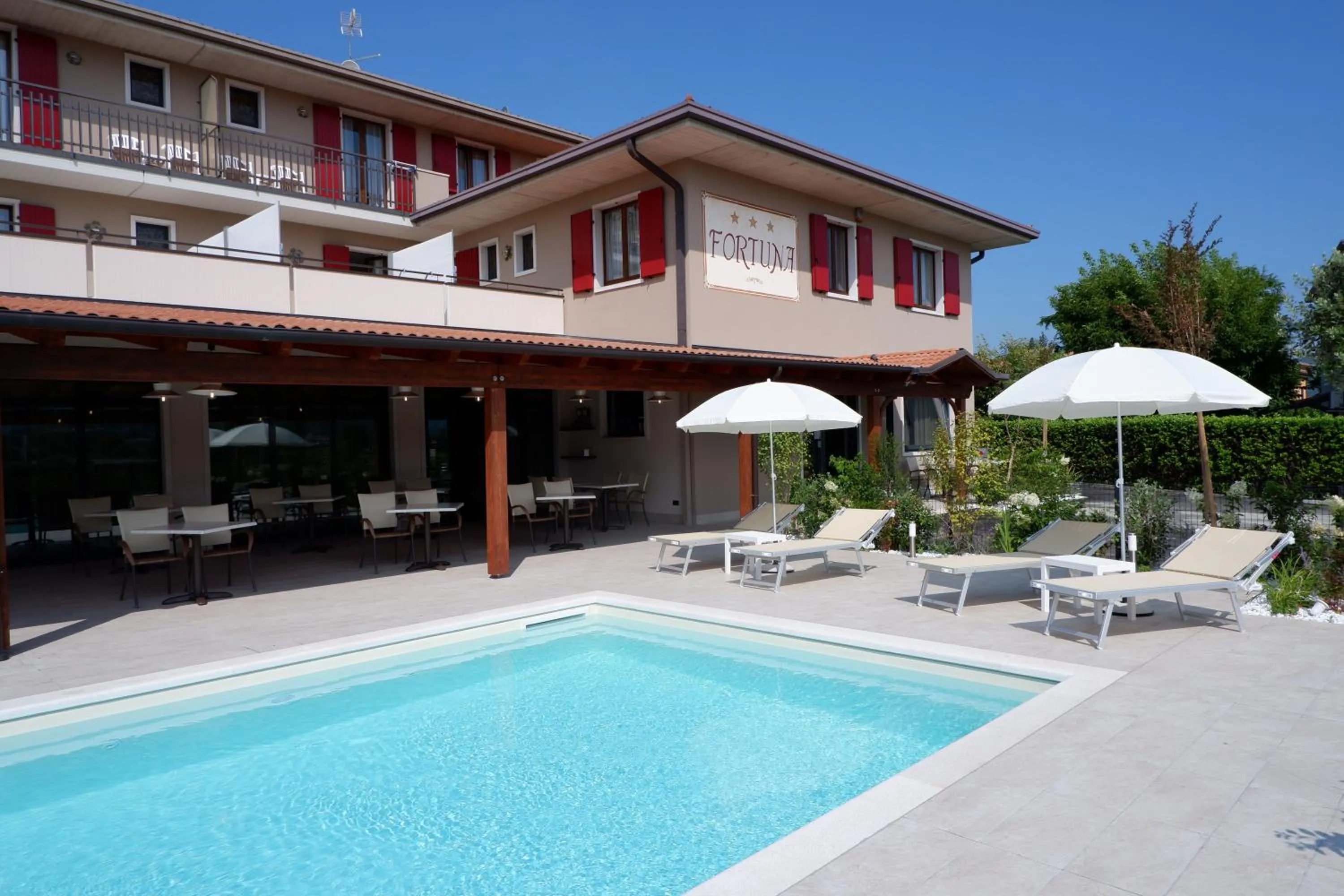 Swimming pool in Hotel B&B Fortuna