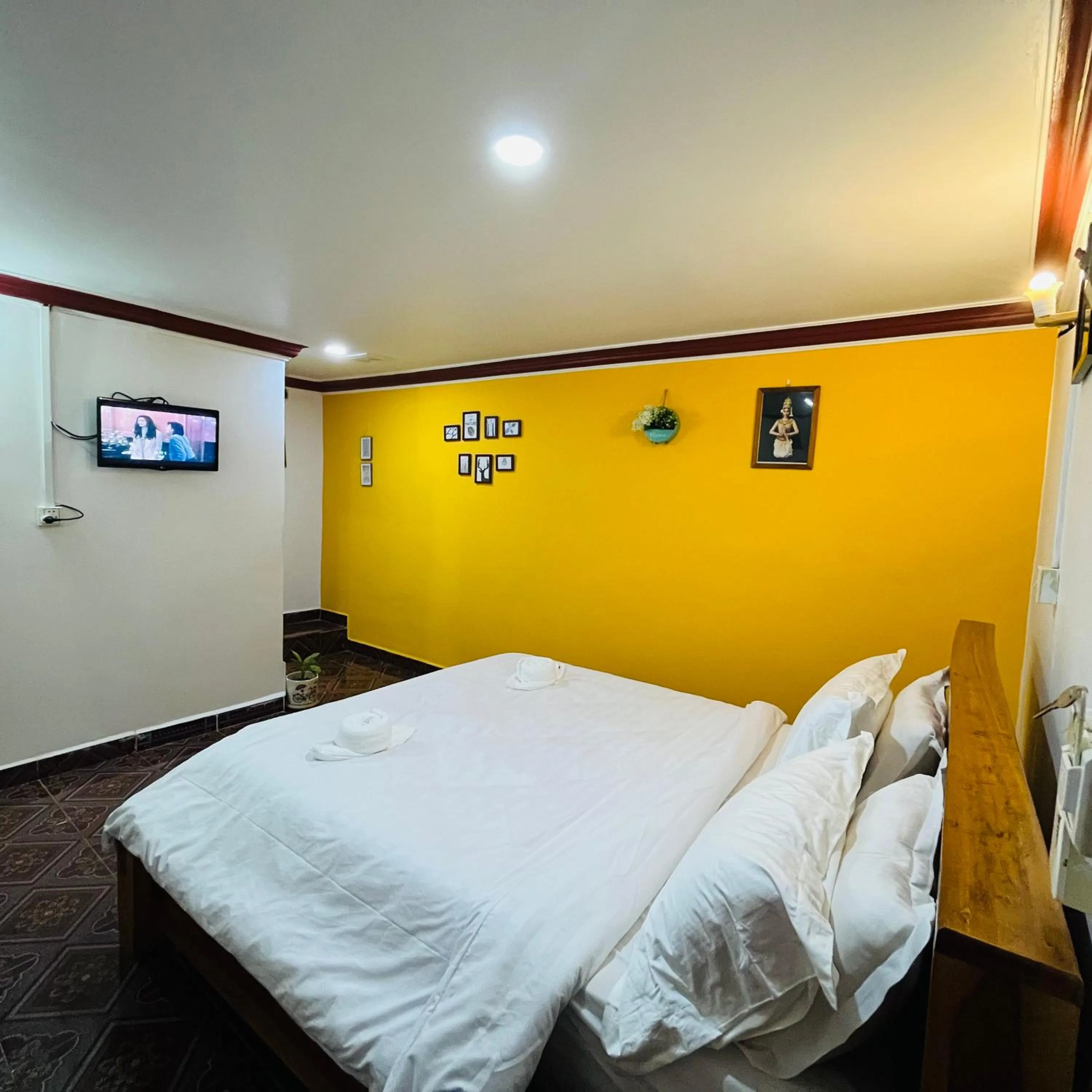 Bedroom, Bed in Por Chey