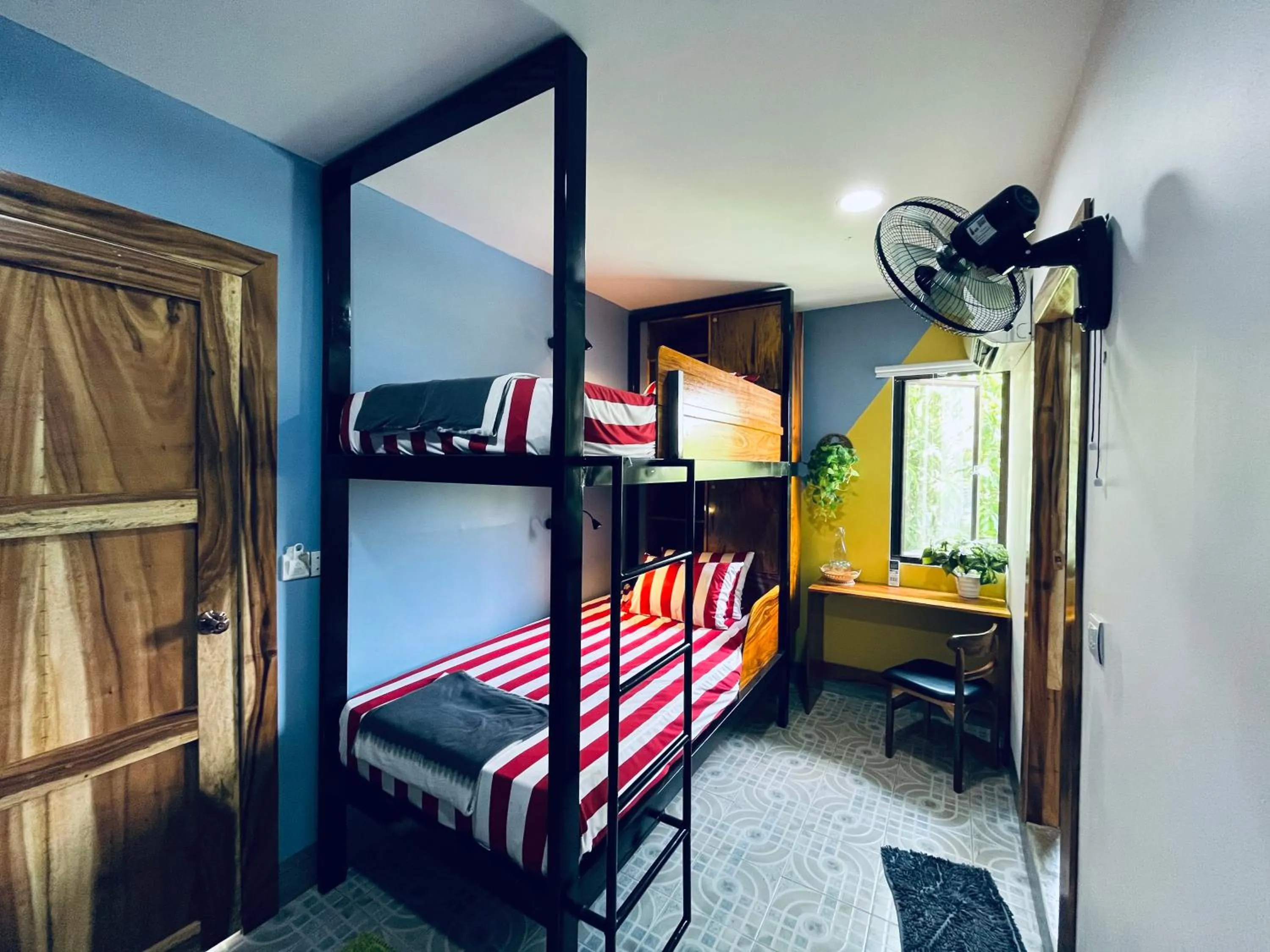 Photo of the whole room, Bed in Por Chey