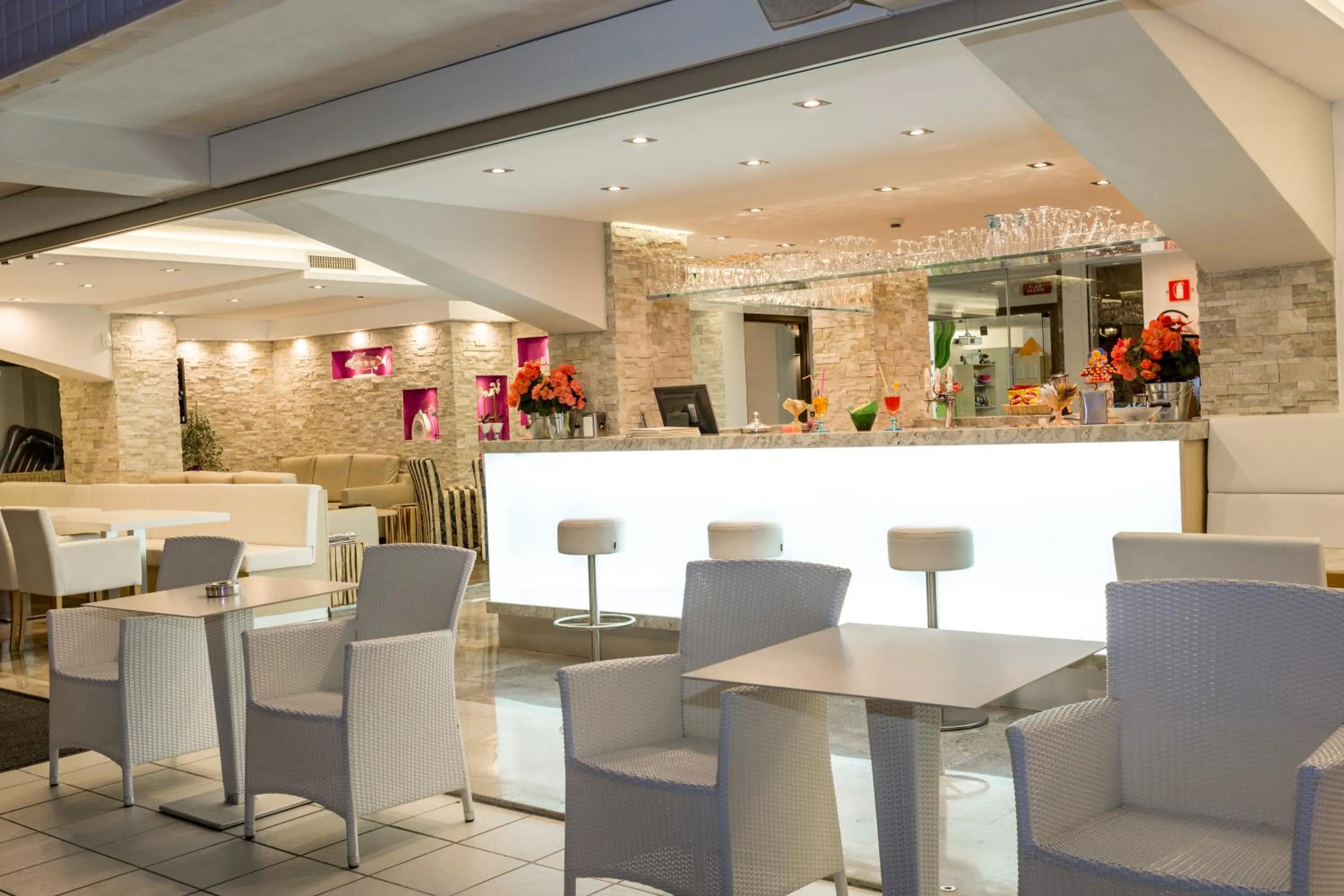 Lounge or bar in Hotel Rivamare
