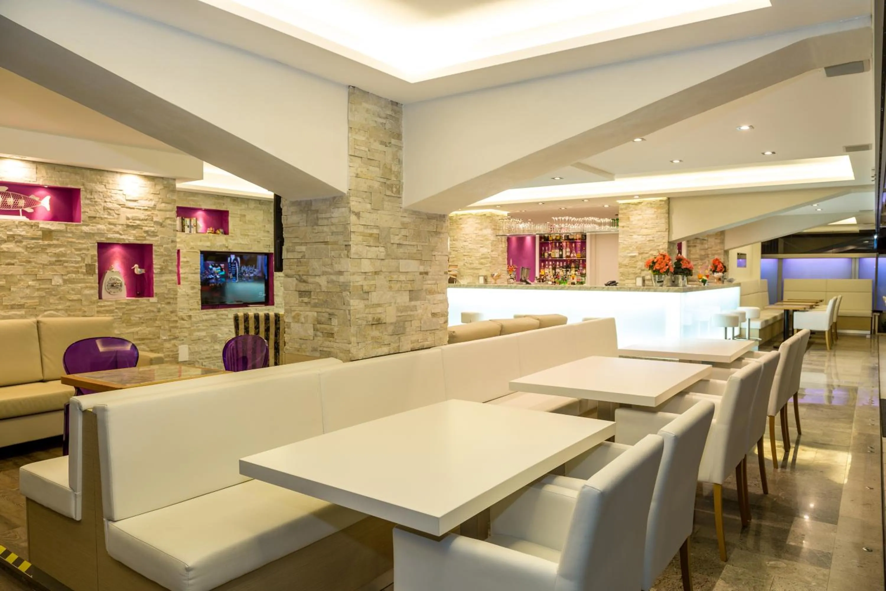 Restaurant/places to eat in Hotel Rivamare