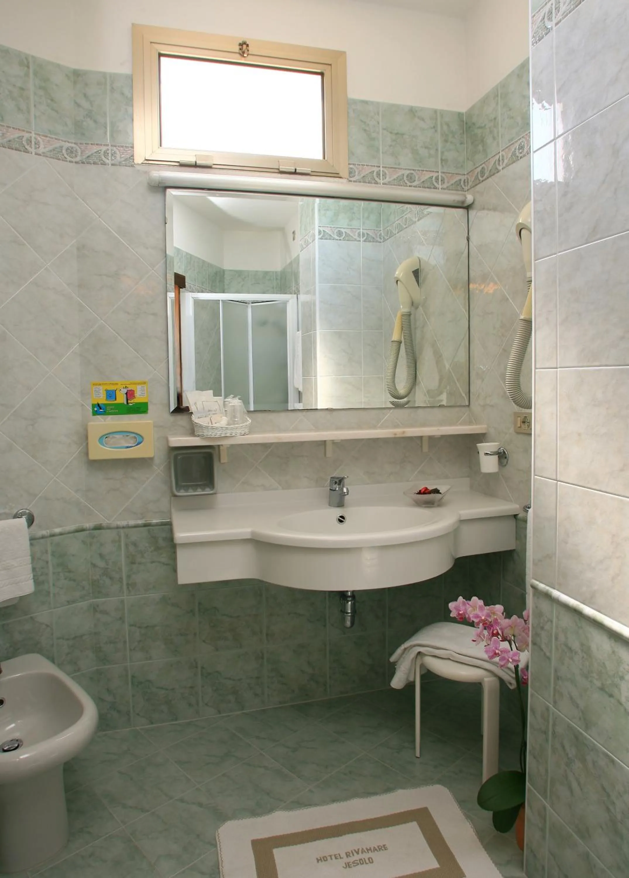 Bathroom in Hotel Rivamare