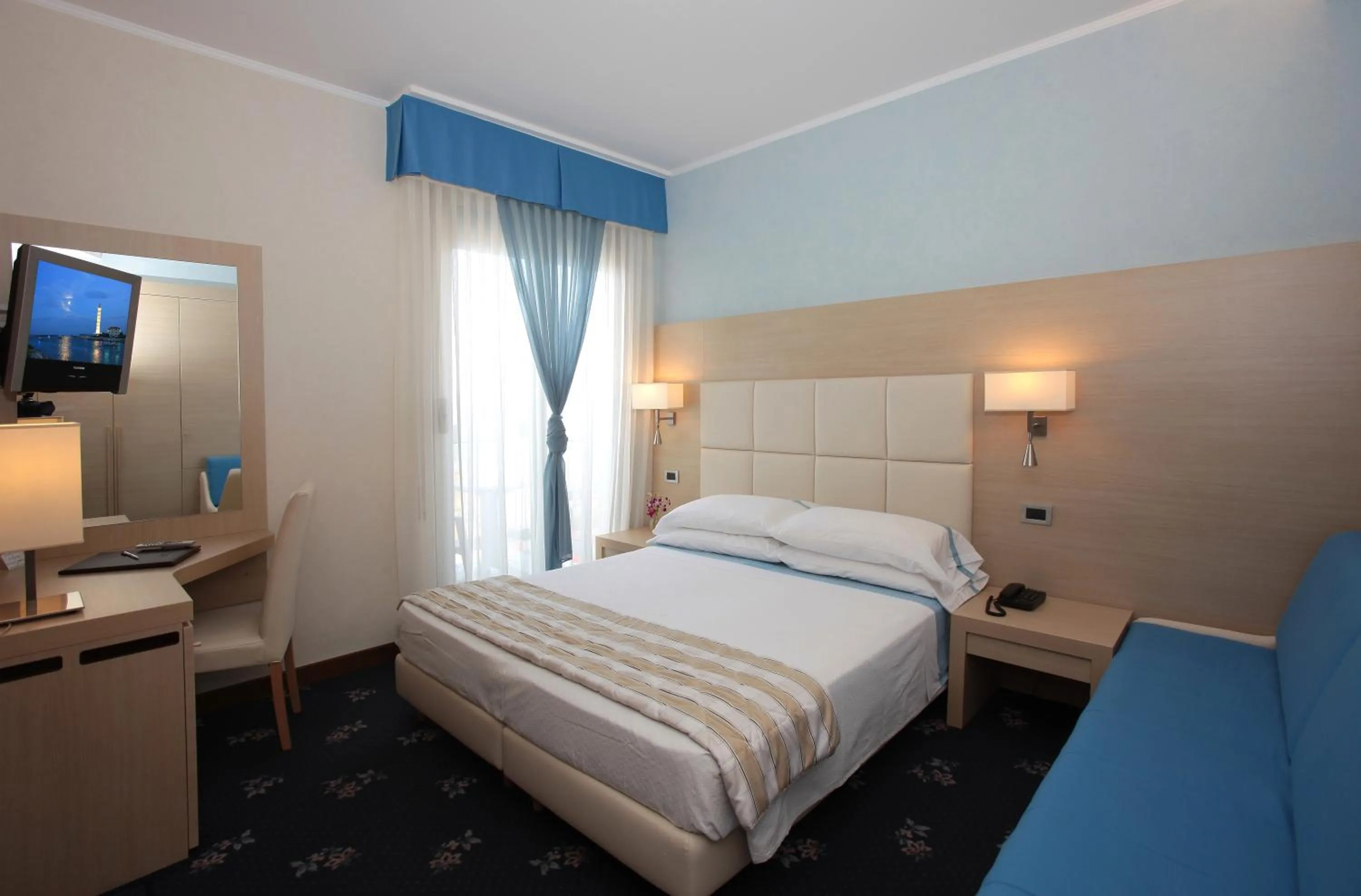 Photo of the whole room, Bed in Hotel Rivamare
