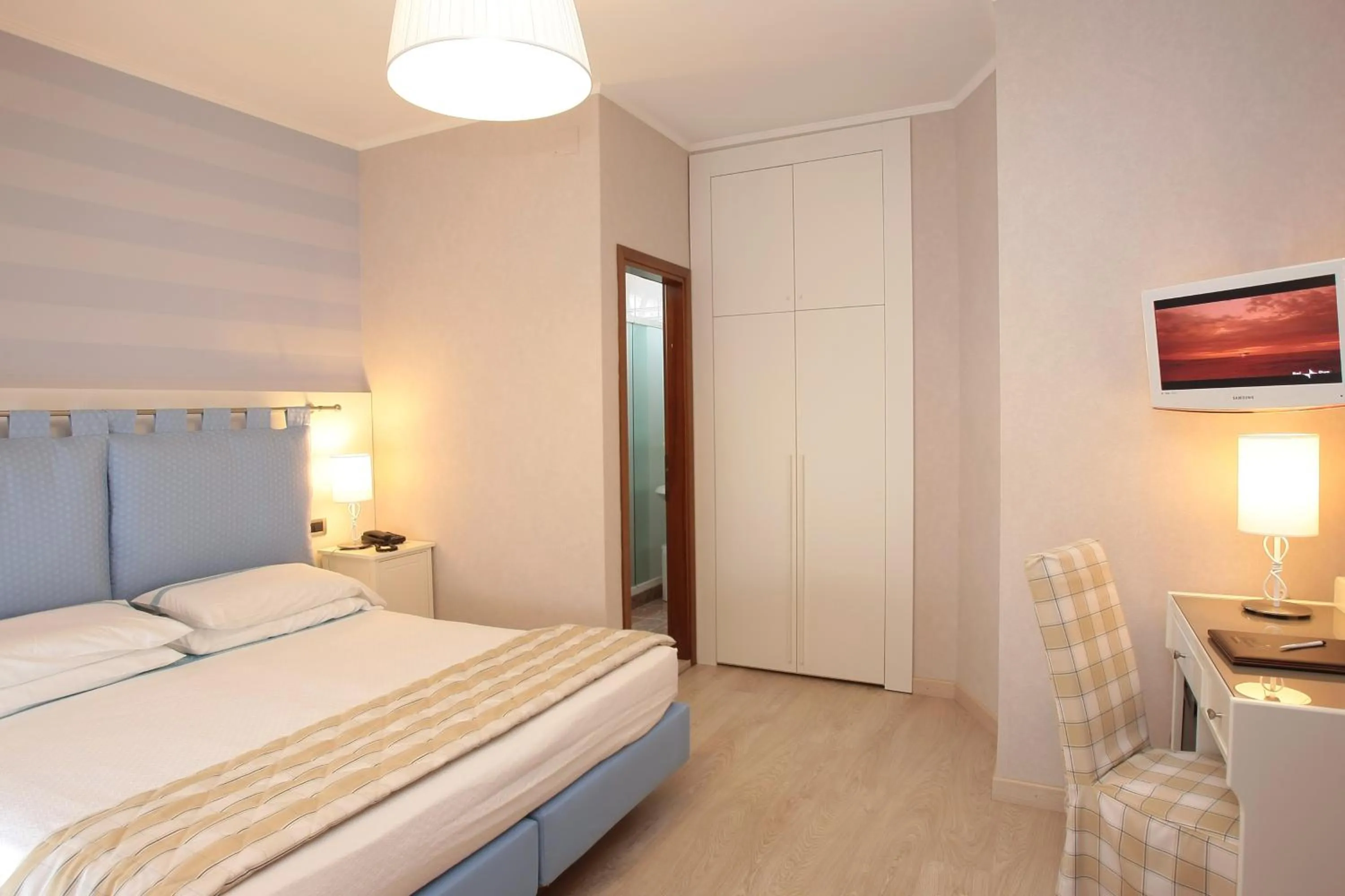 Photo of the whole room, Bed in Hotel Rivamare