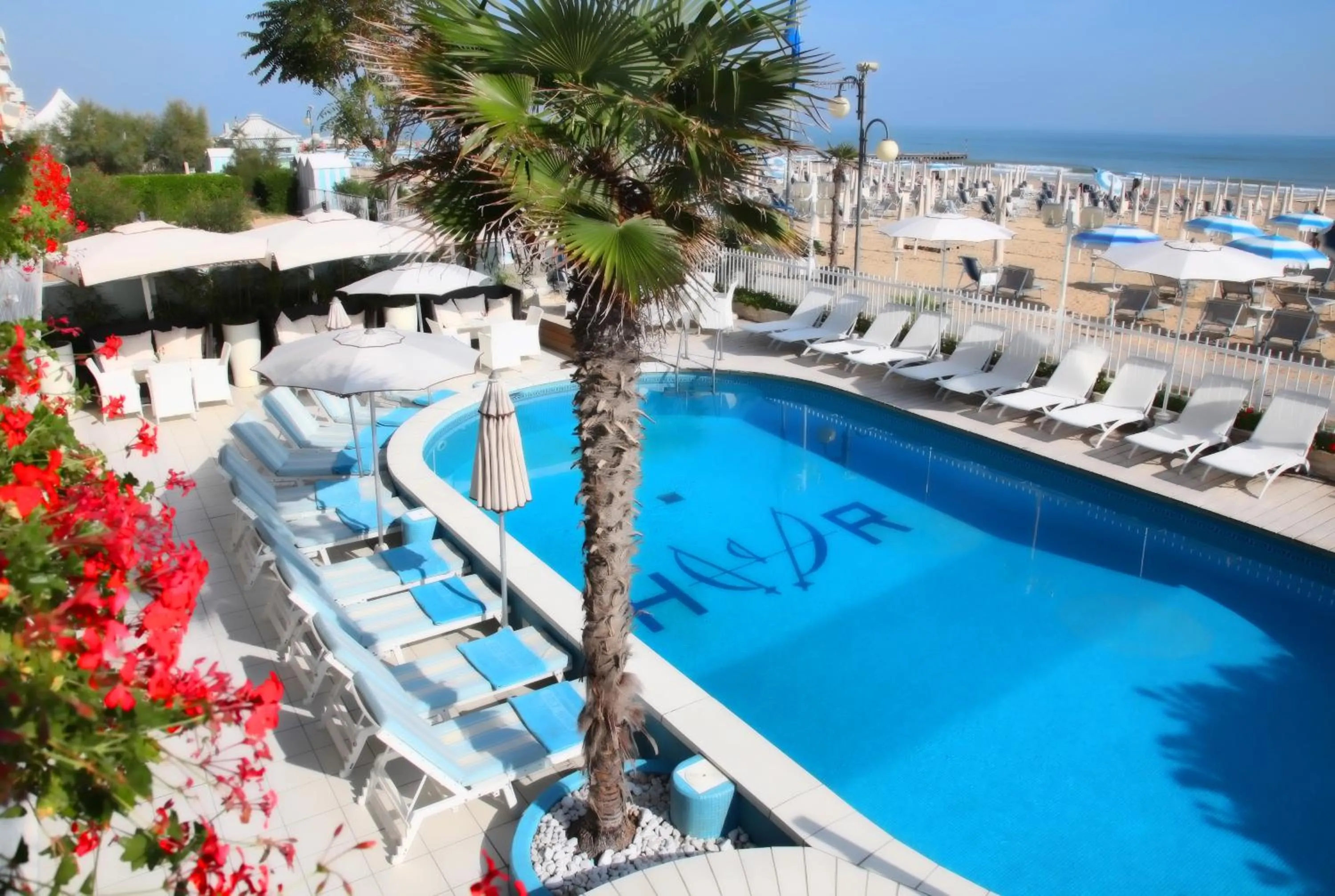 Swimming pool in Hotel Rivamare