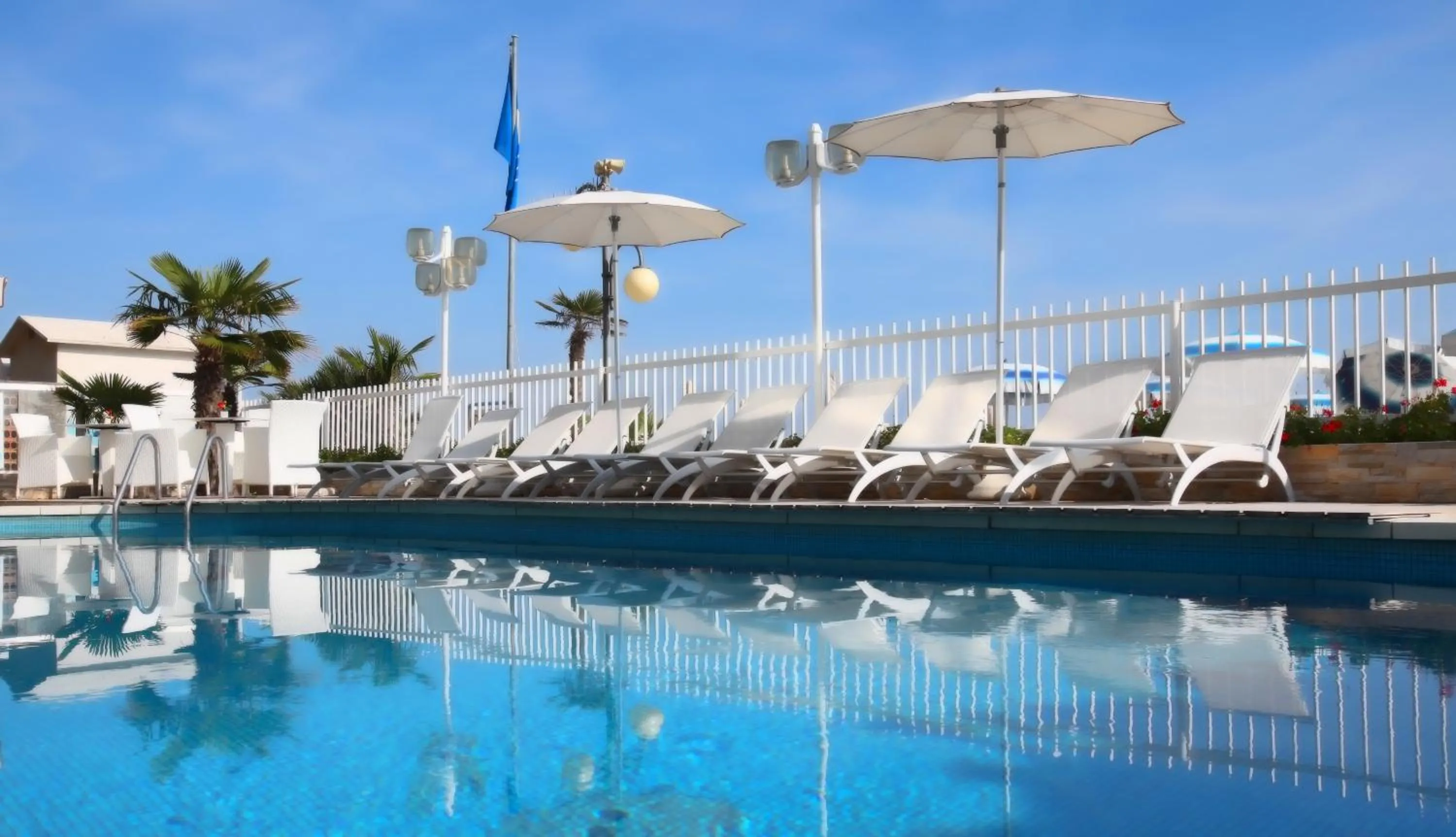 Swimming pool in Hotel Rivamare
