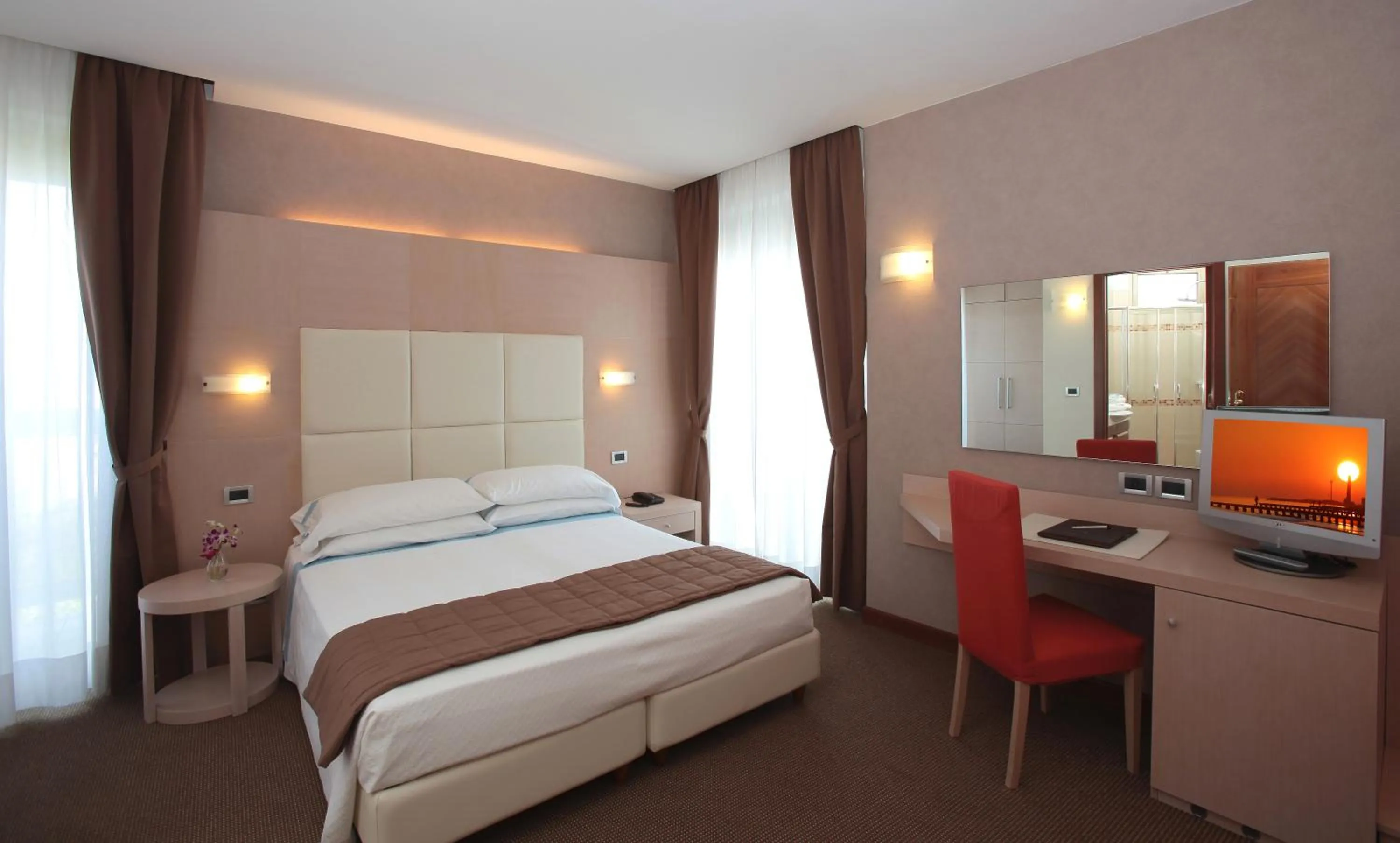 Photo of the whole room, Bed in Hotel Rivamare