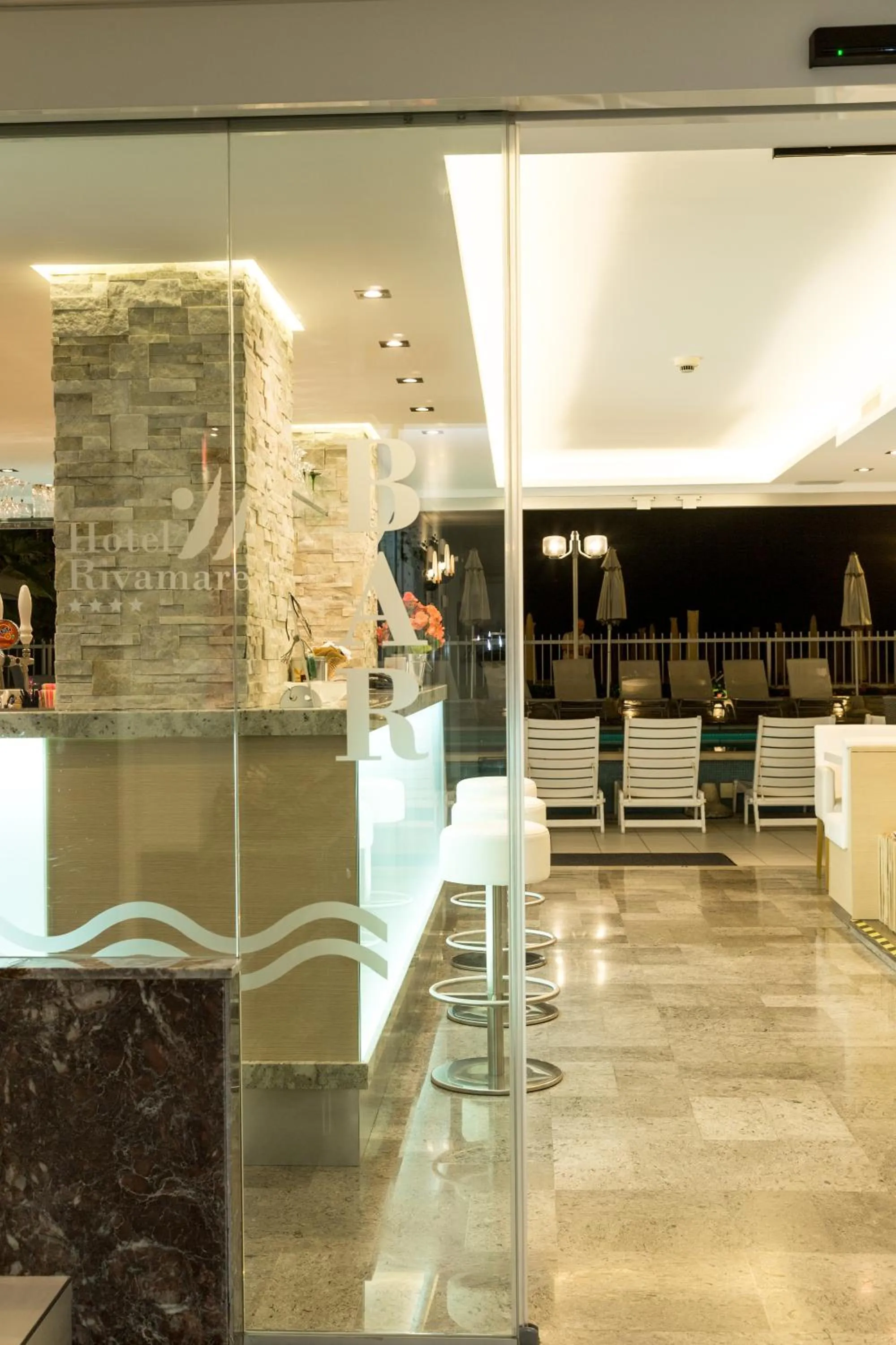 Restaurant/places to eat in Hotel Rivamare