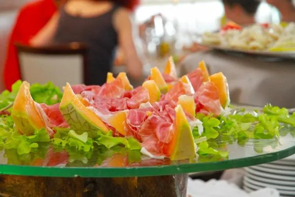 Restaurant/places to eat in Hotel Rivamare
