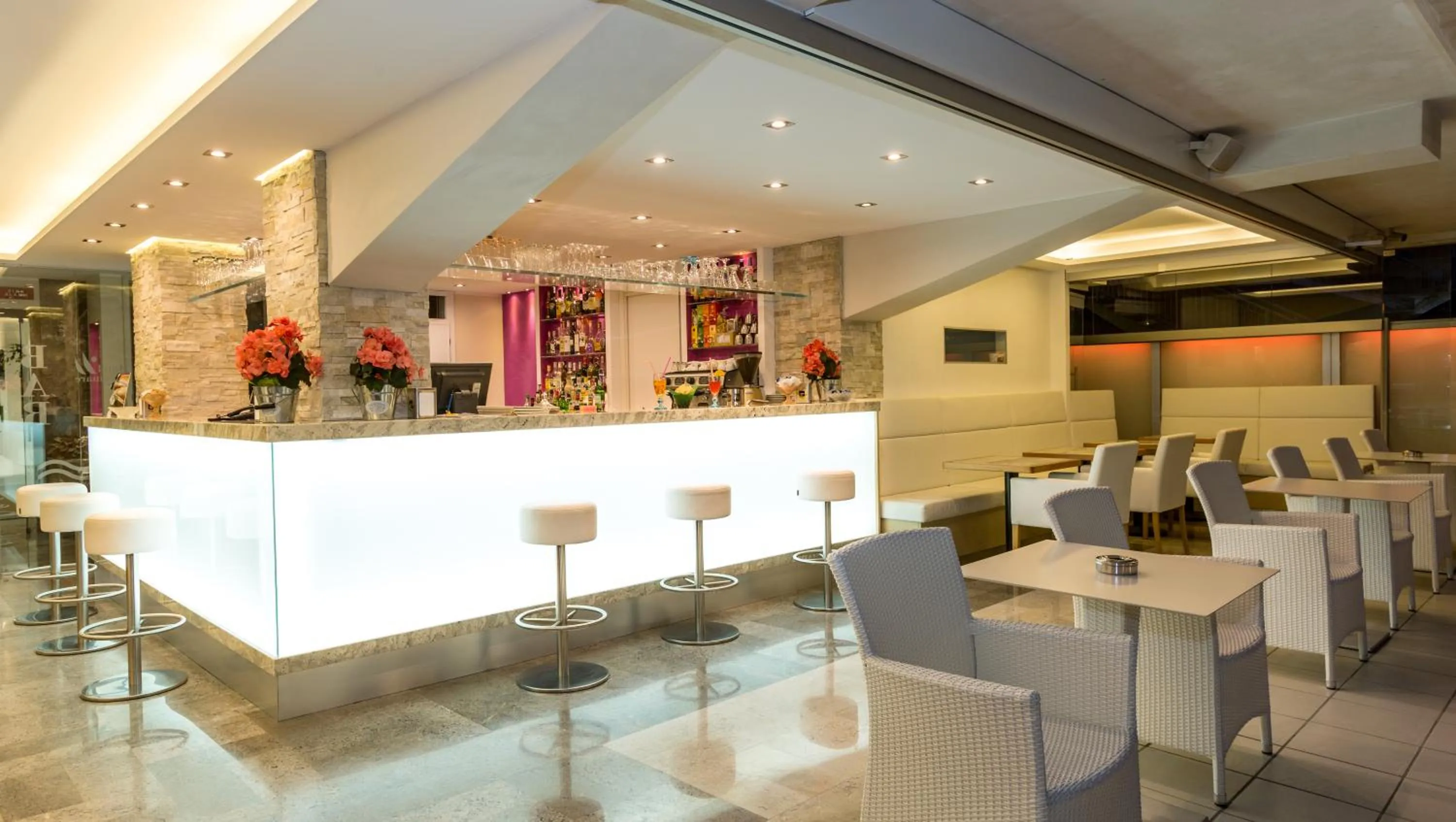 Lounge or bar in Hotel Rivamare