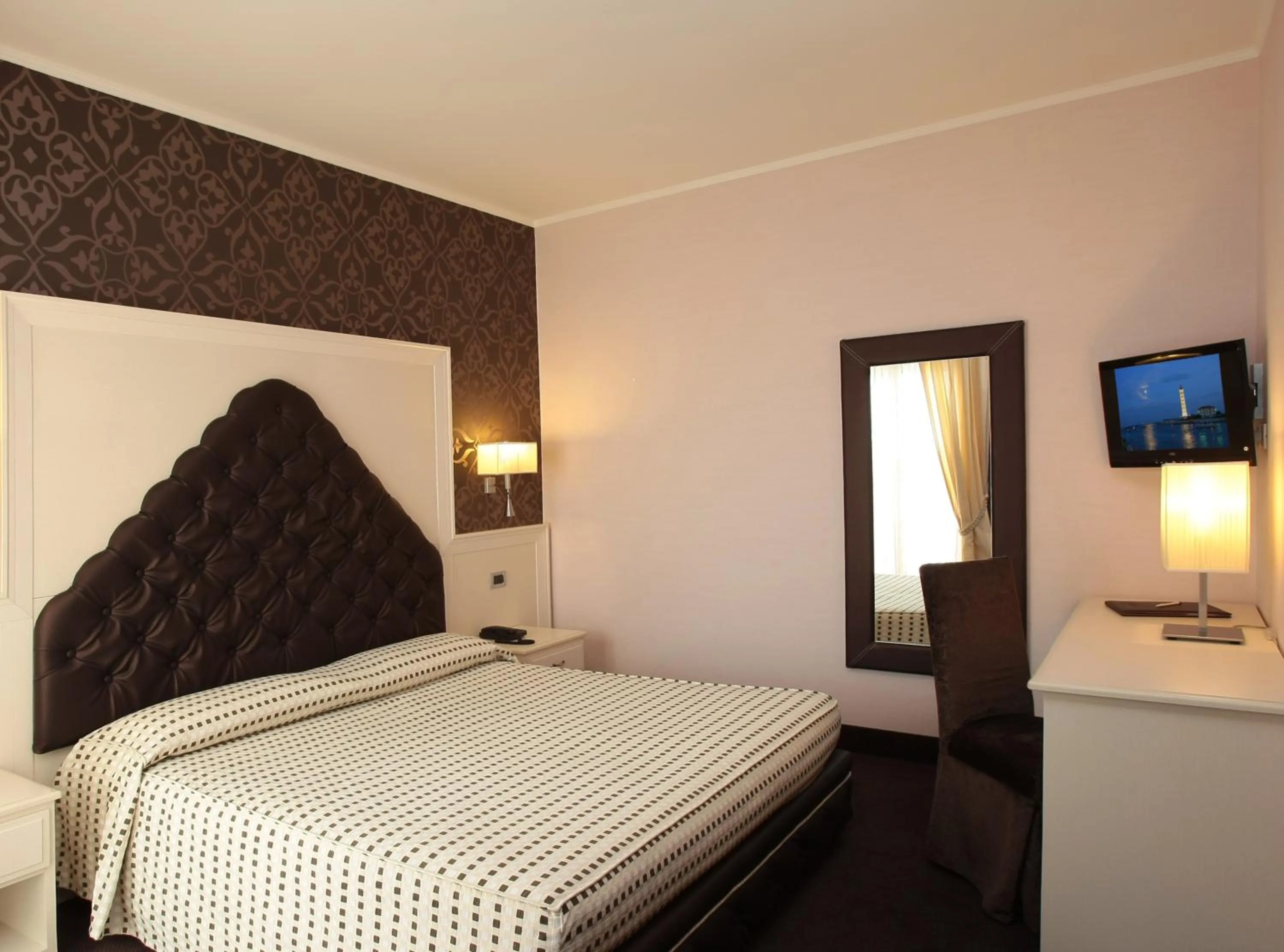 Photo of the whole room, Bed in Hotel Rivamare