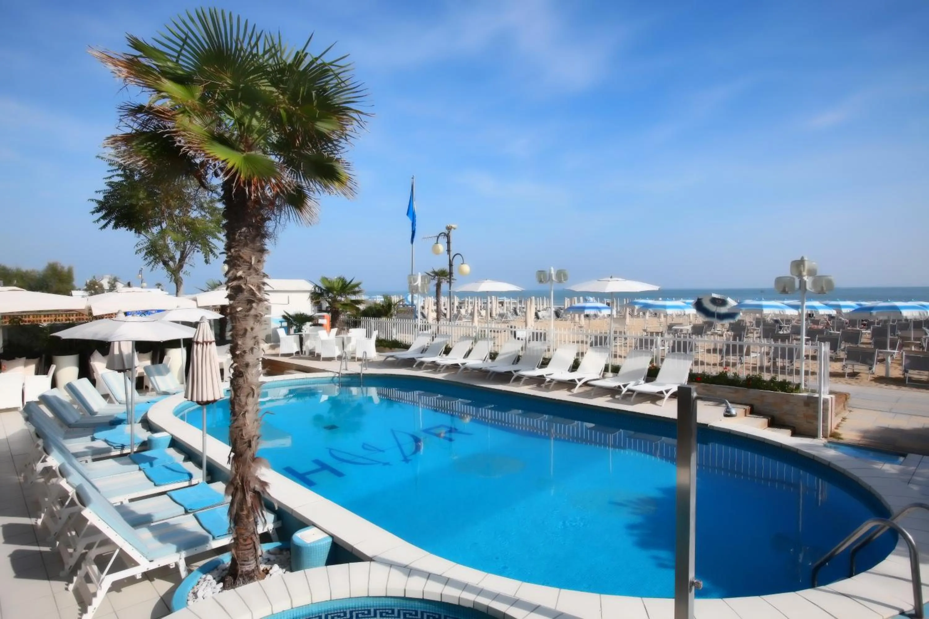 Swimming pool in Hotel Rivamare