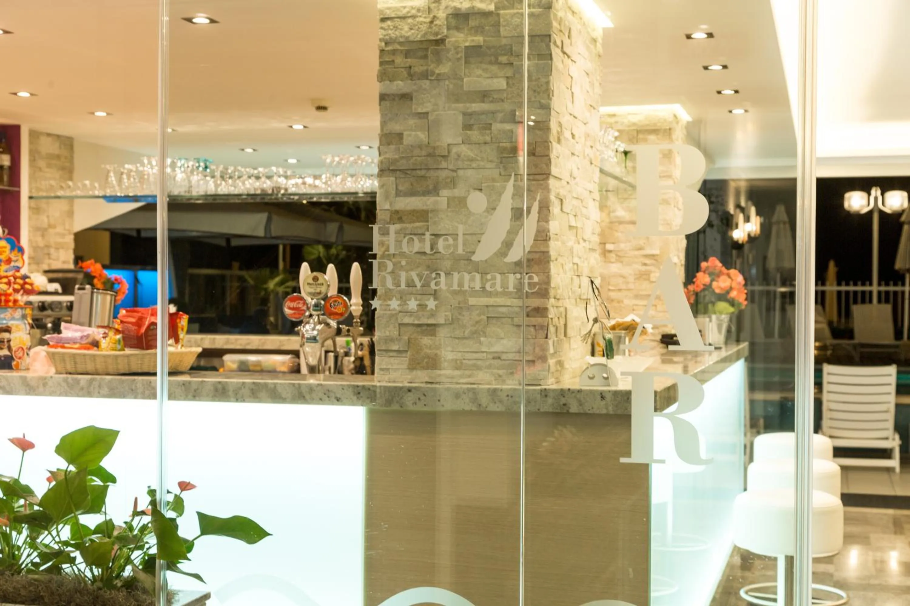 Restaurant/places to eat in Hotel Rivamare