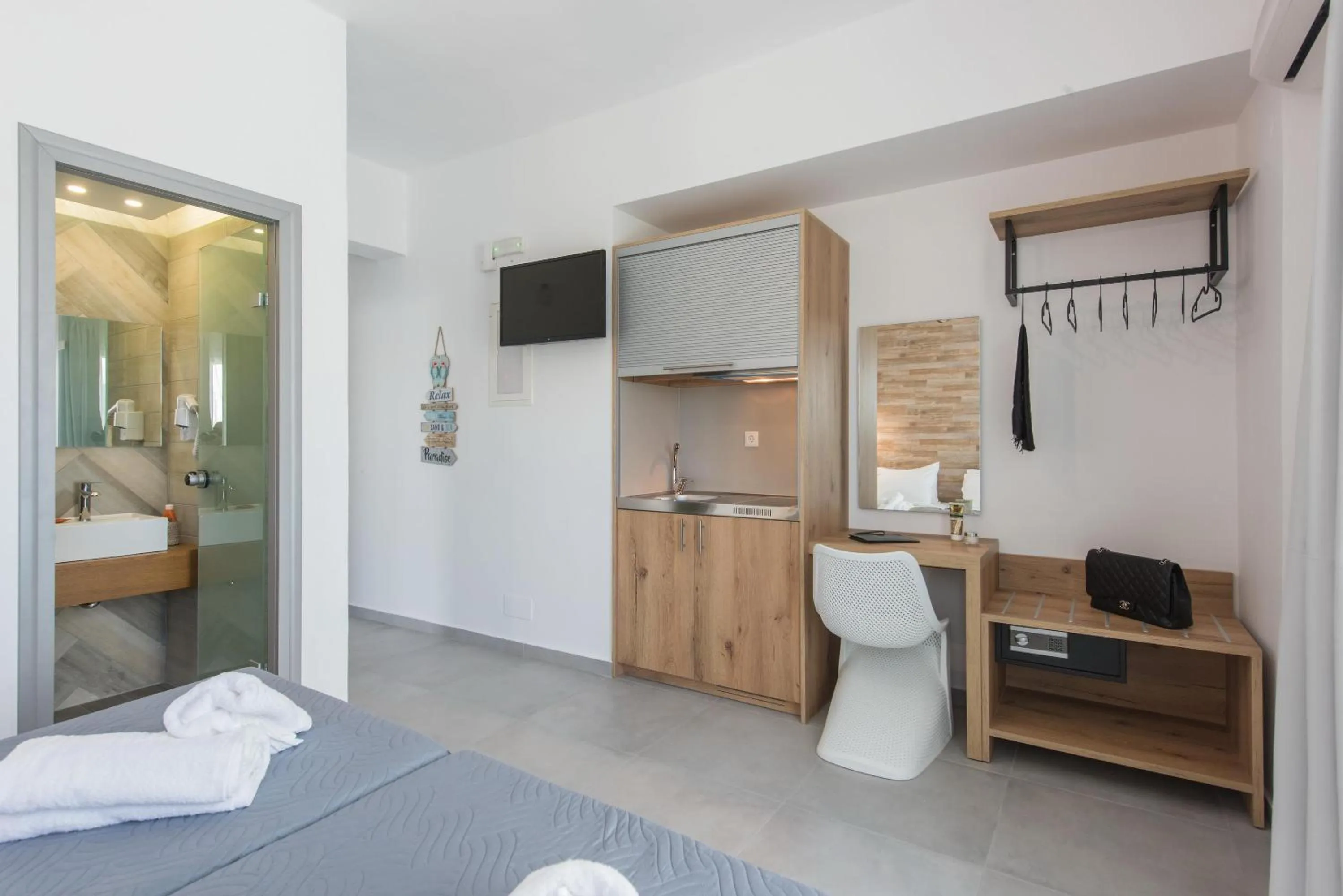 Kitchen or kitchenette, Bed in Dimamiel Malia Inn