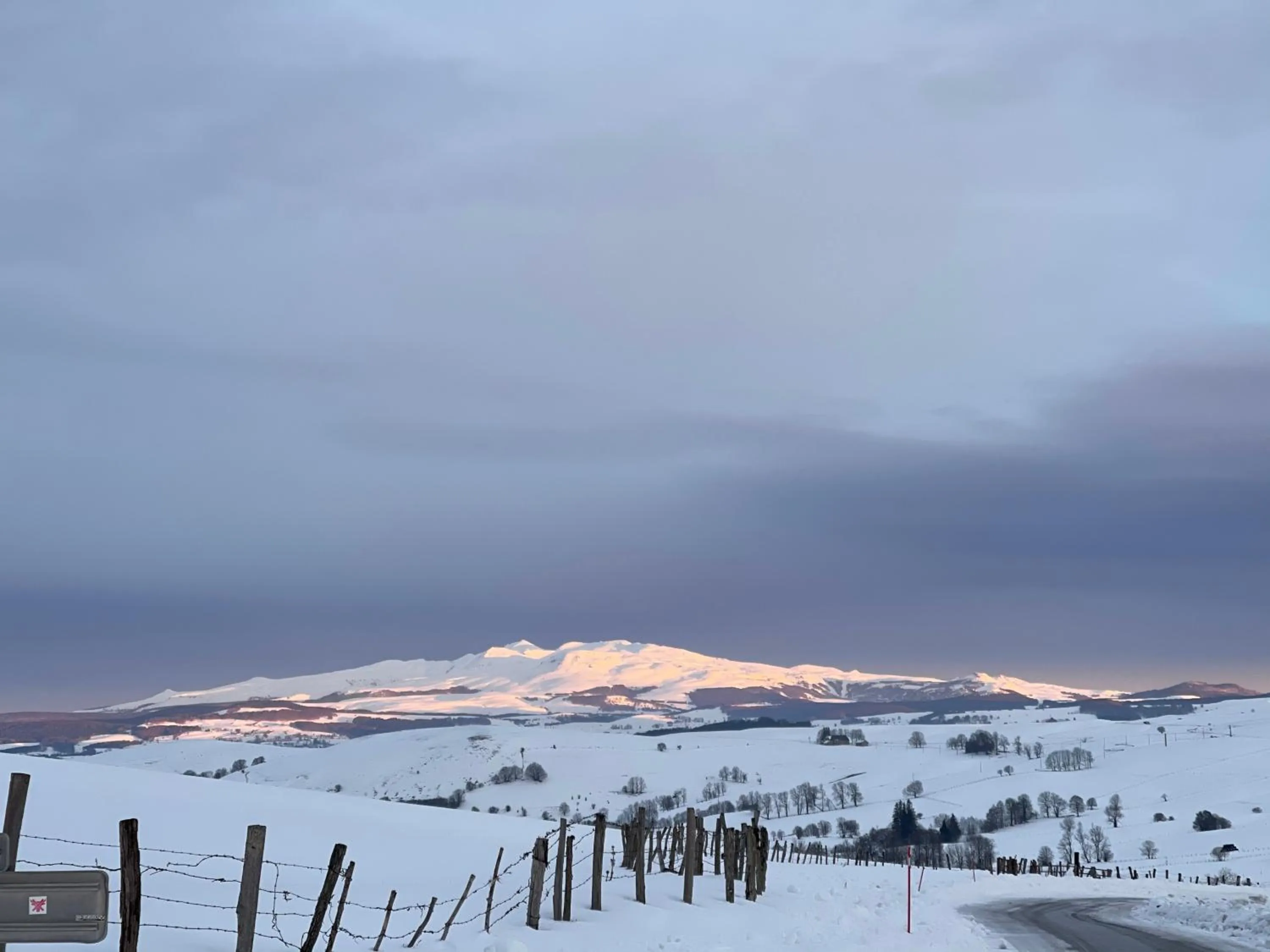 Natural landscape in Auberge du Cezallier
