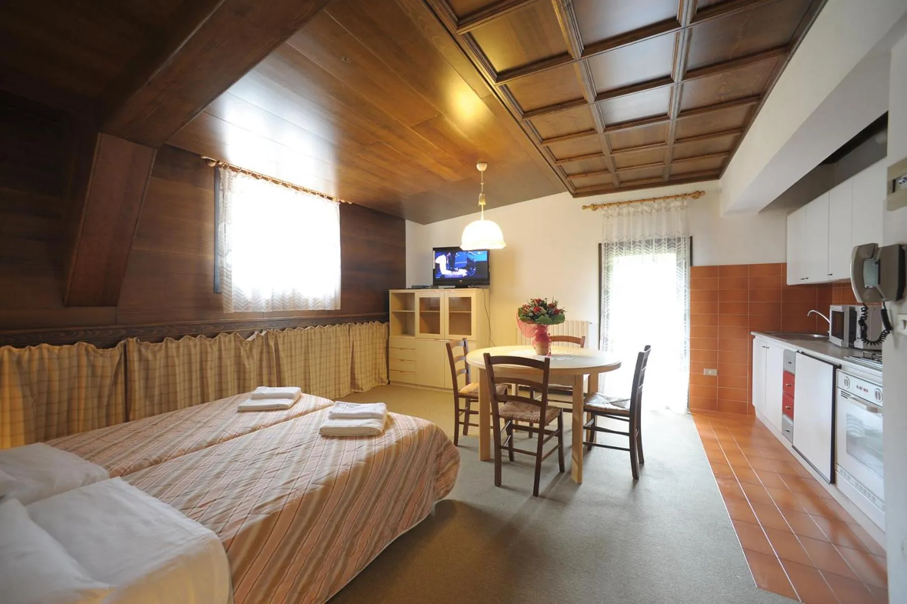 Photo of the whole room, Bed in Residence Regina Delle Dolomiti