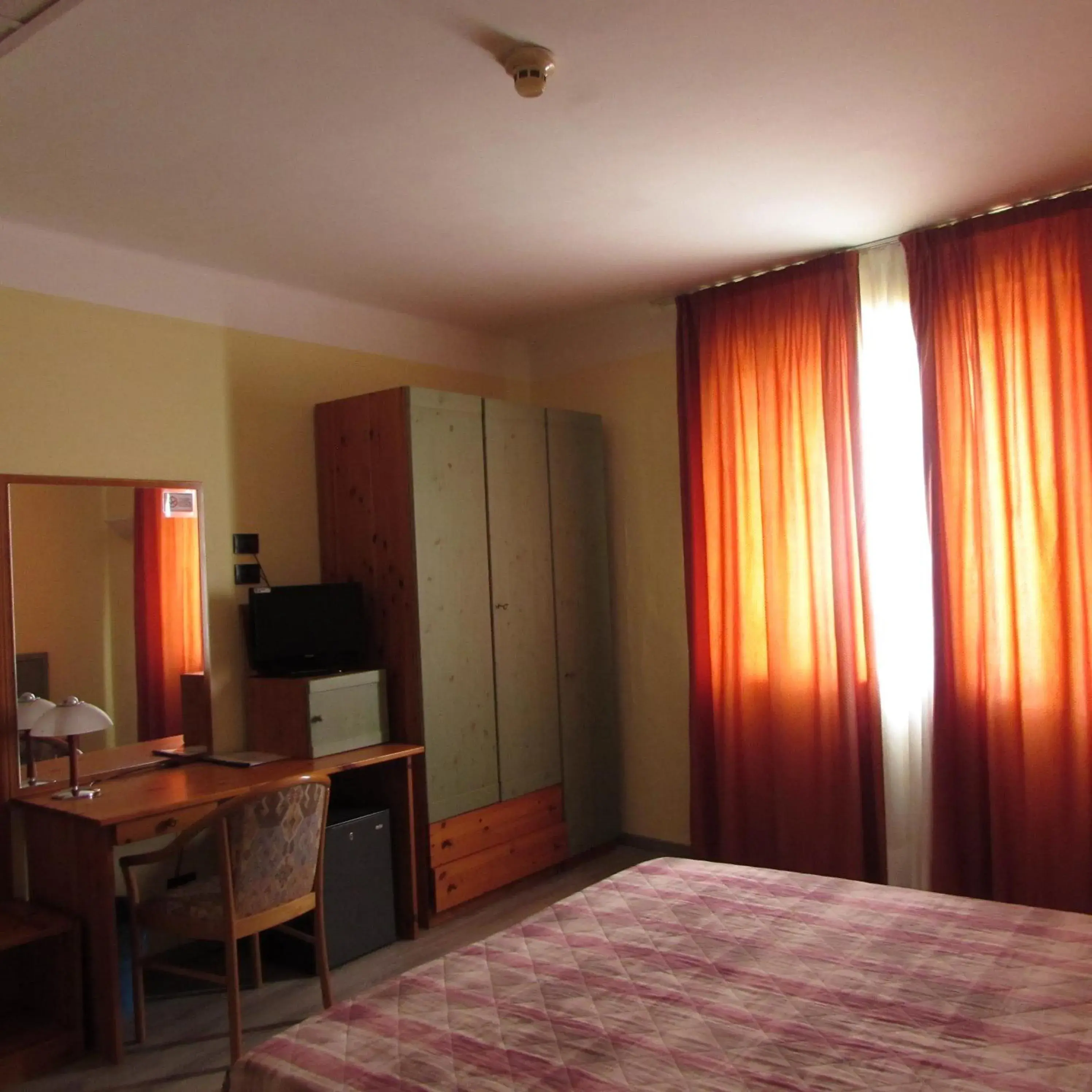 Double Room - Disability Access in Hotel Alpi Del Mare Double Room - Disability Access in Hotel Alpi Del Mare