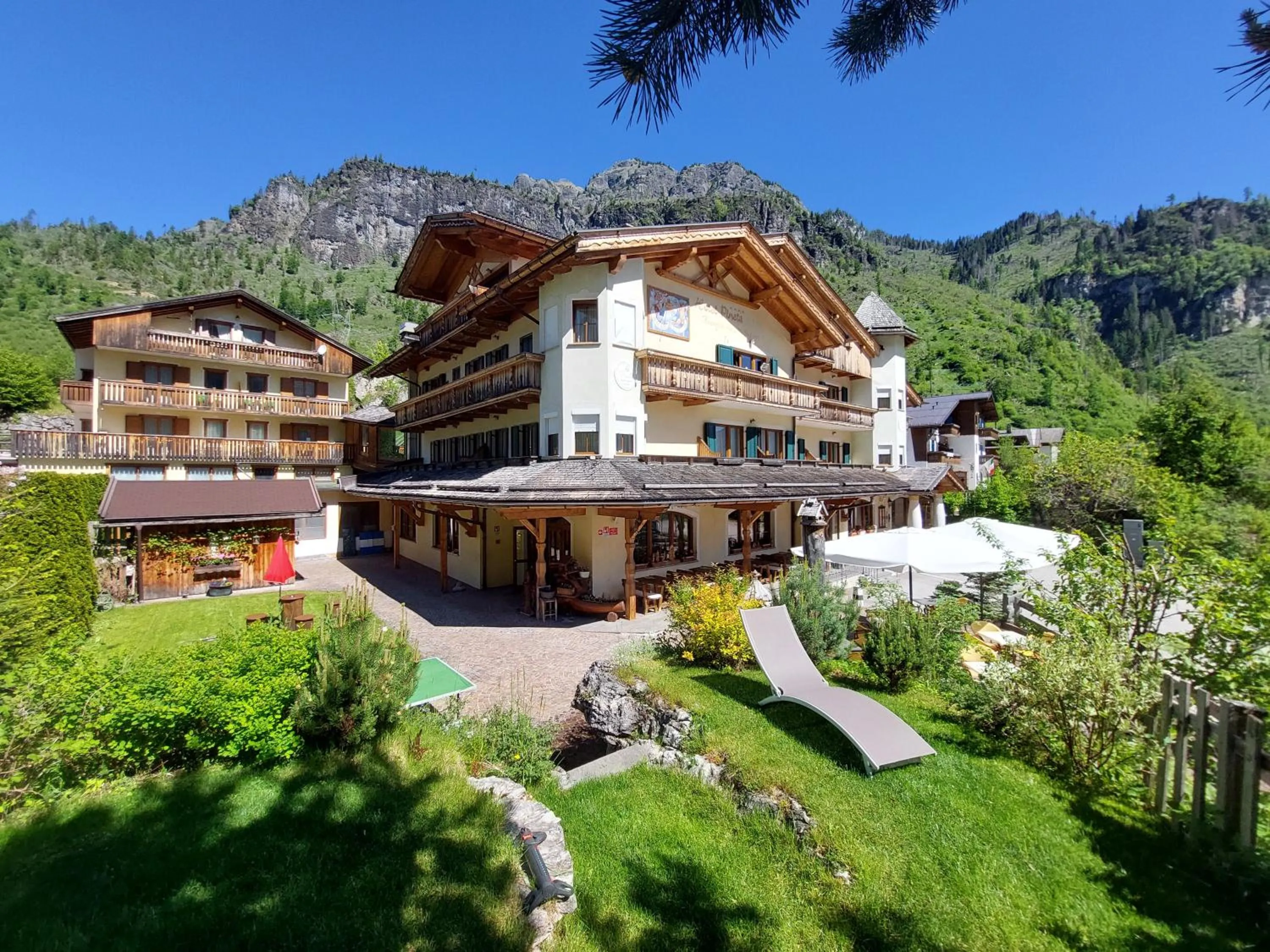 Property building in Pineta Pastry Hotel