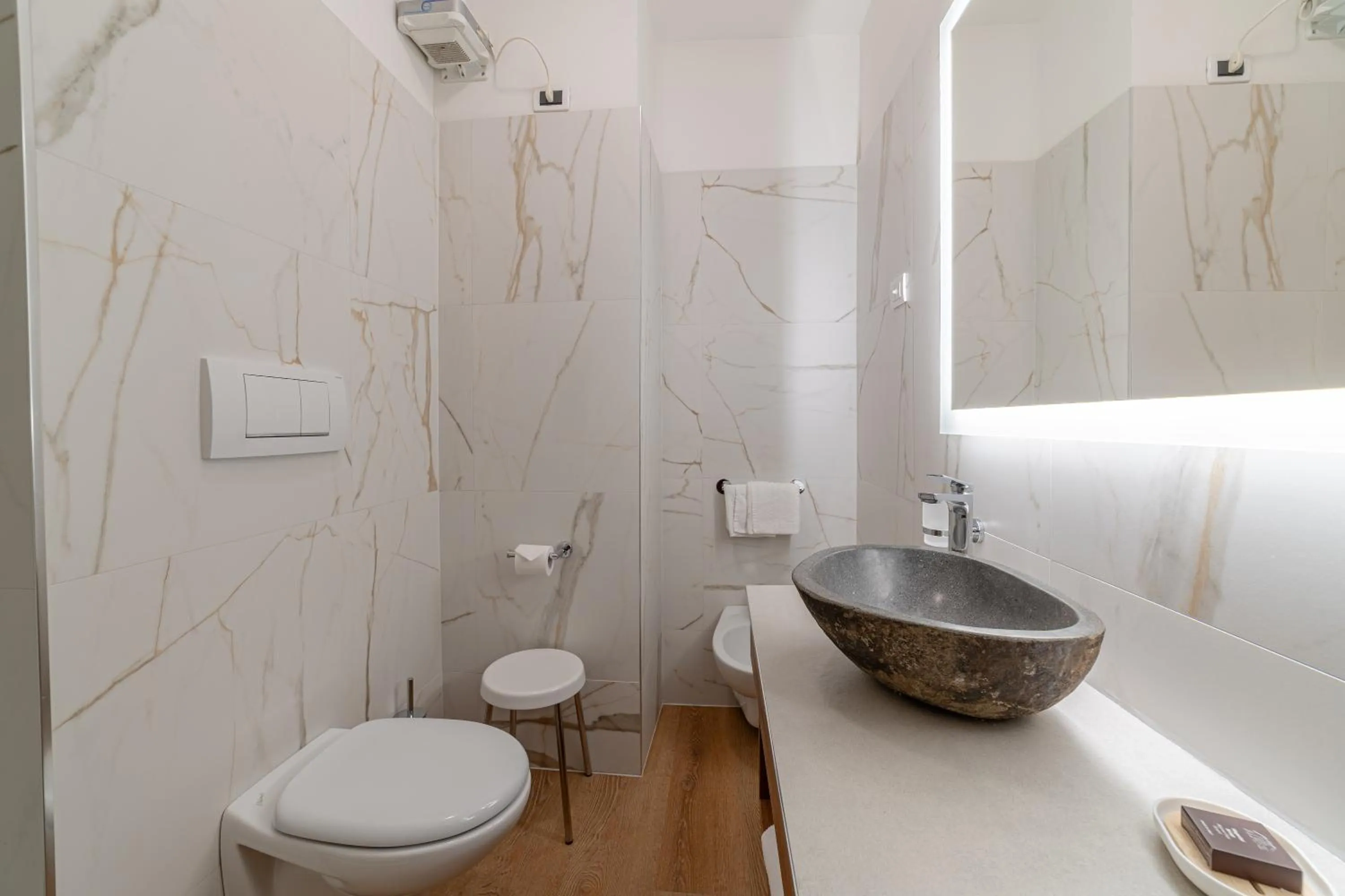 Bathroom in Pineta Pastry Hotel