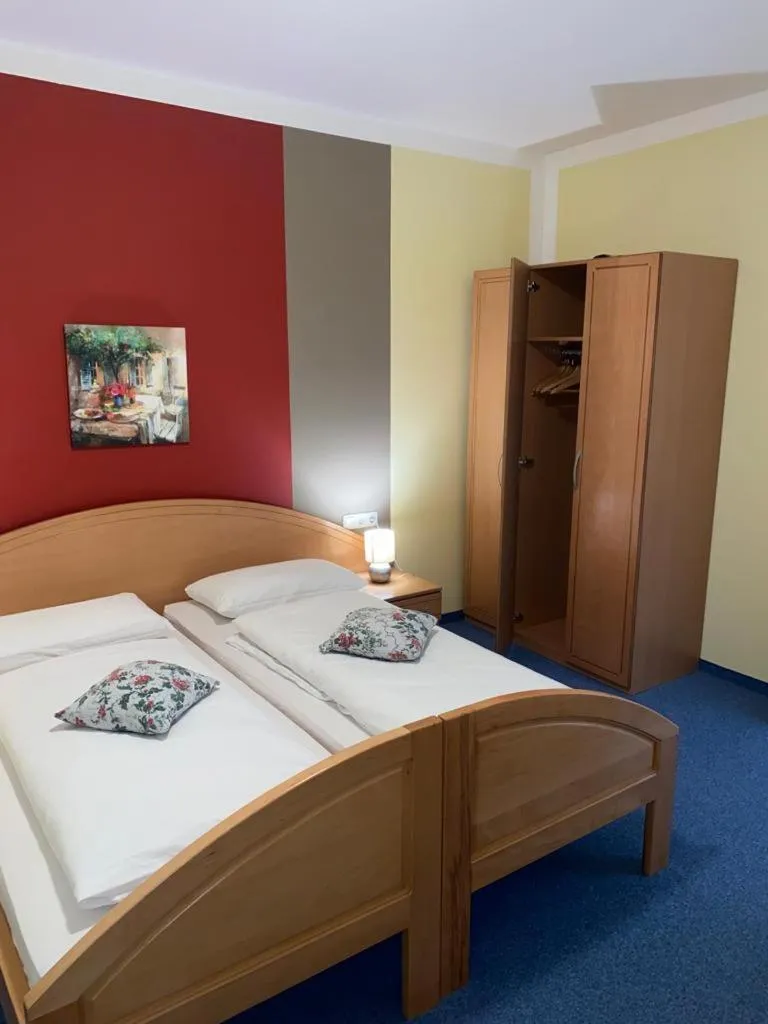 Bed in Garni Hotel Post