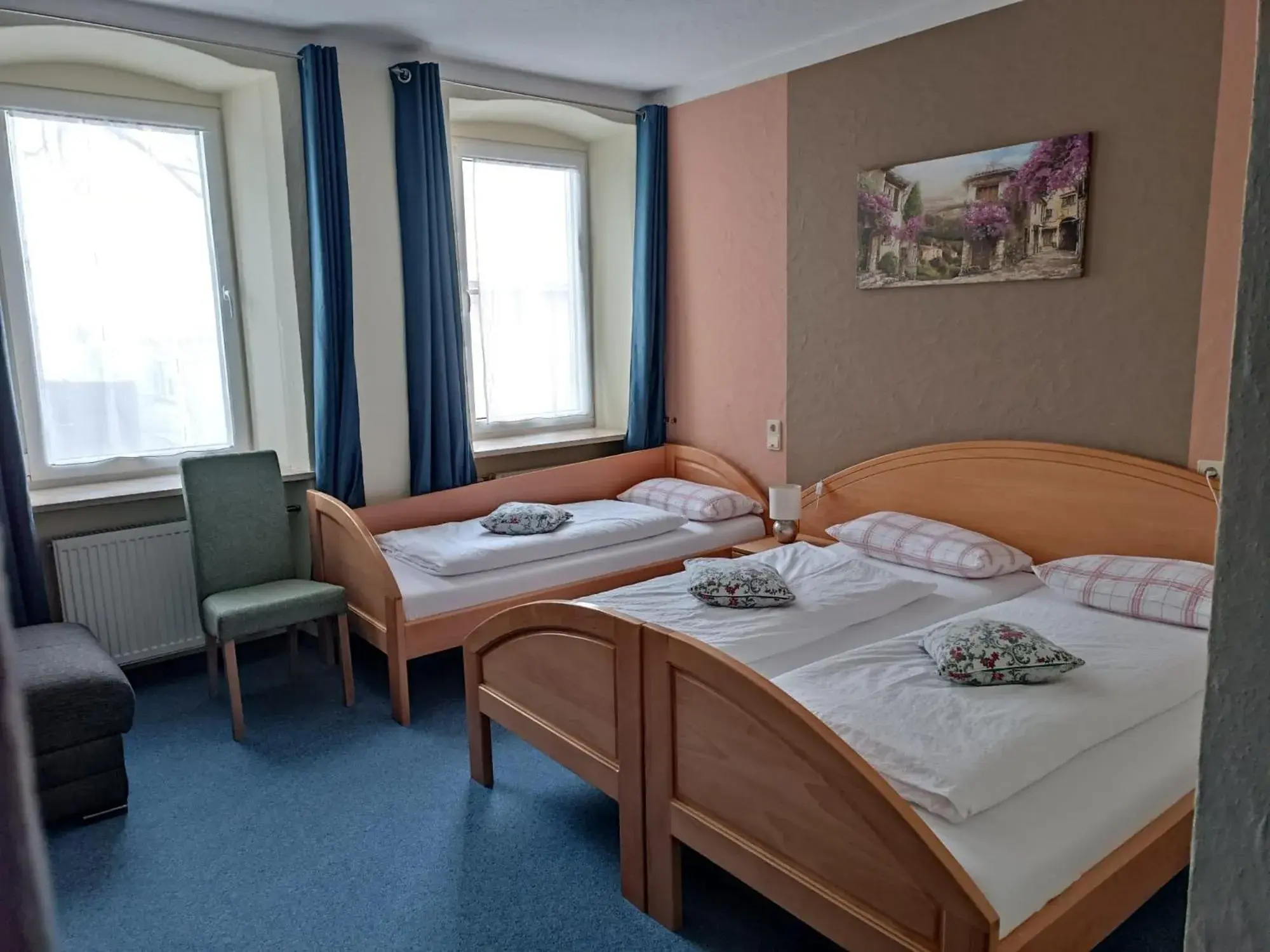 Quadruple Room with Shower in Garni Hotel Post Quadruple Room with Shower in Garni Hotel Post