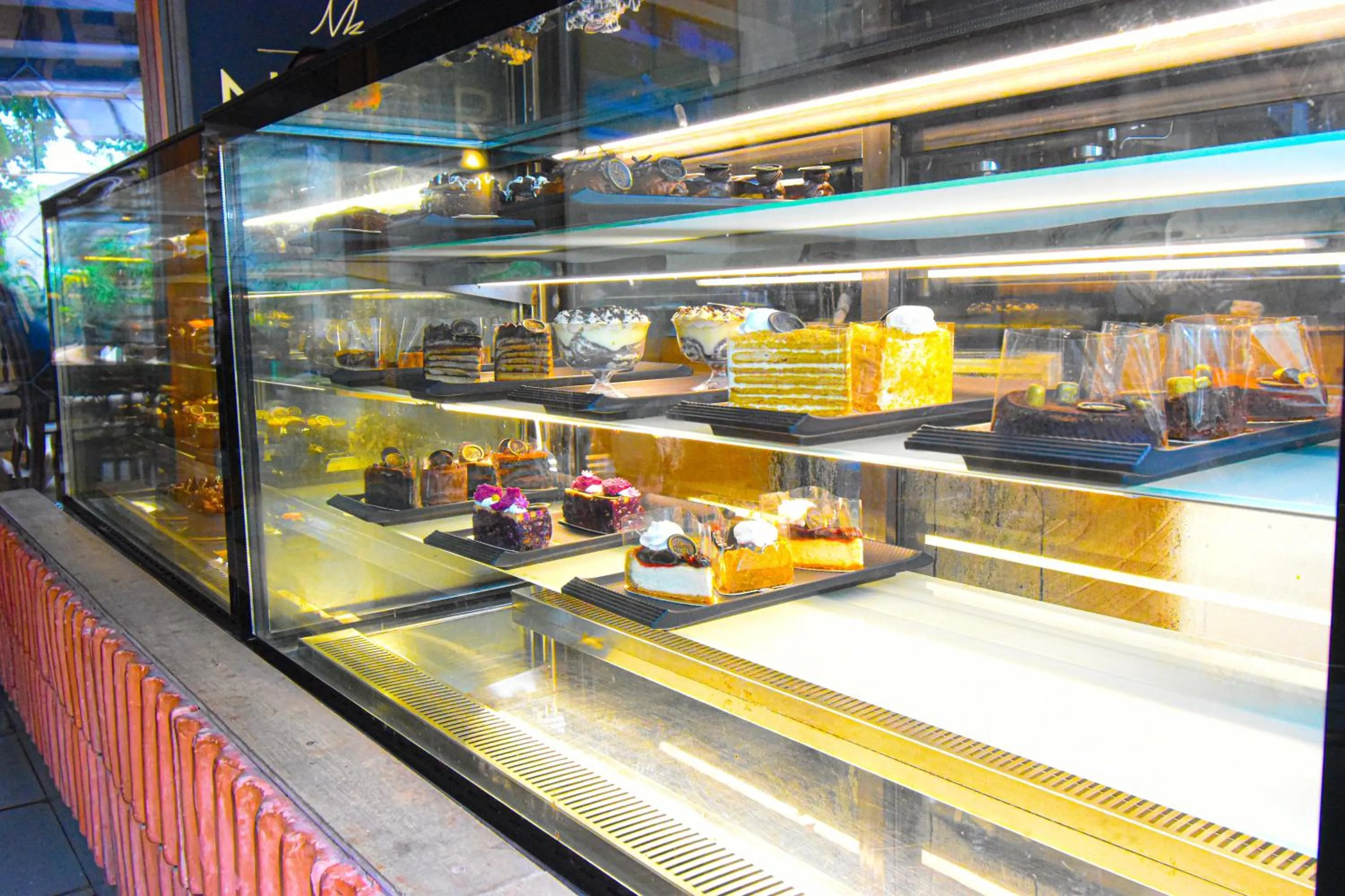 Restaurant/places to eat in Kings International Juhu