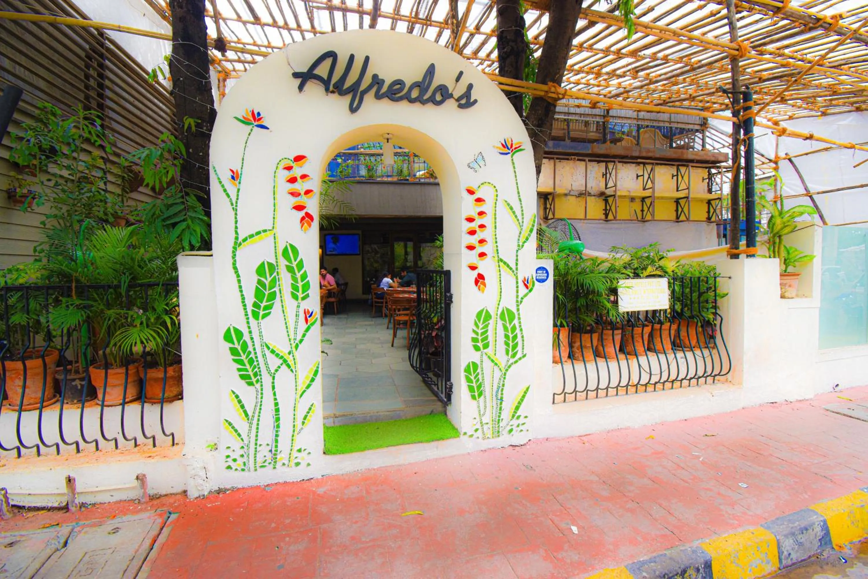 Restaurant/places to eat in Kings International Juhu