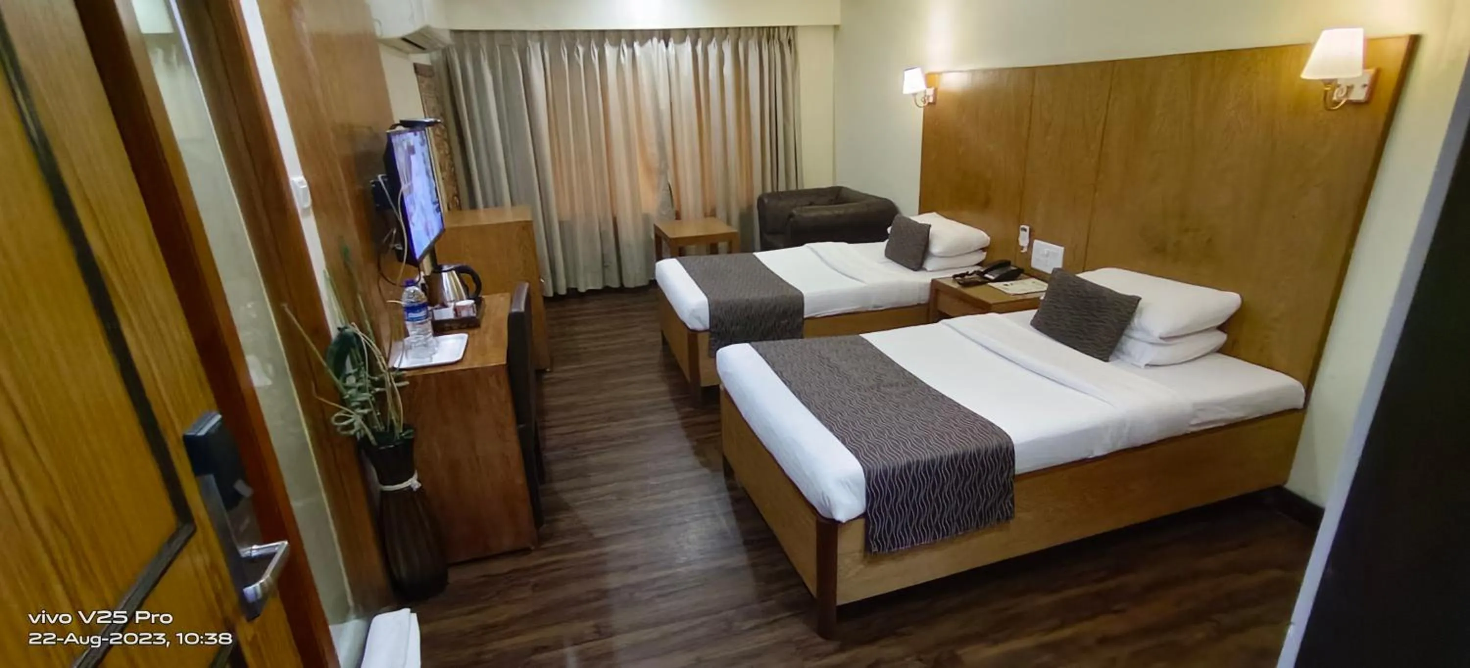 room service, Bed in Kings International Juhu