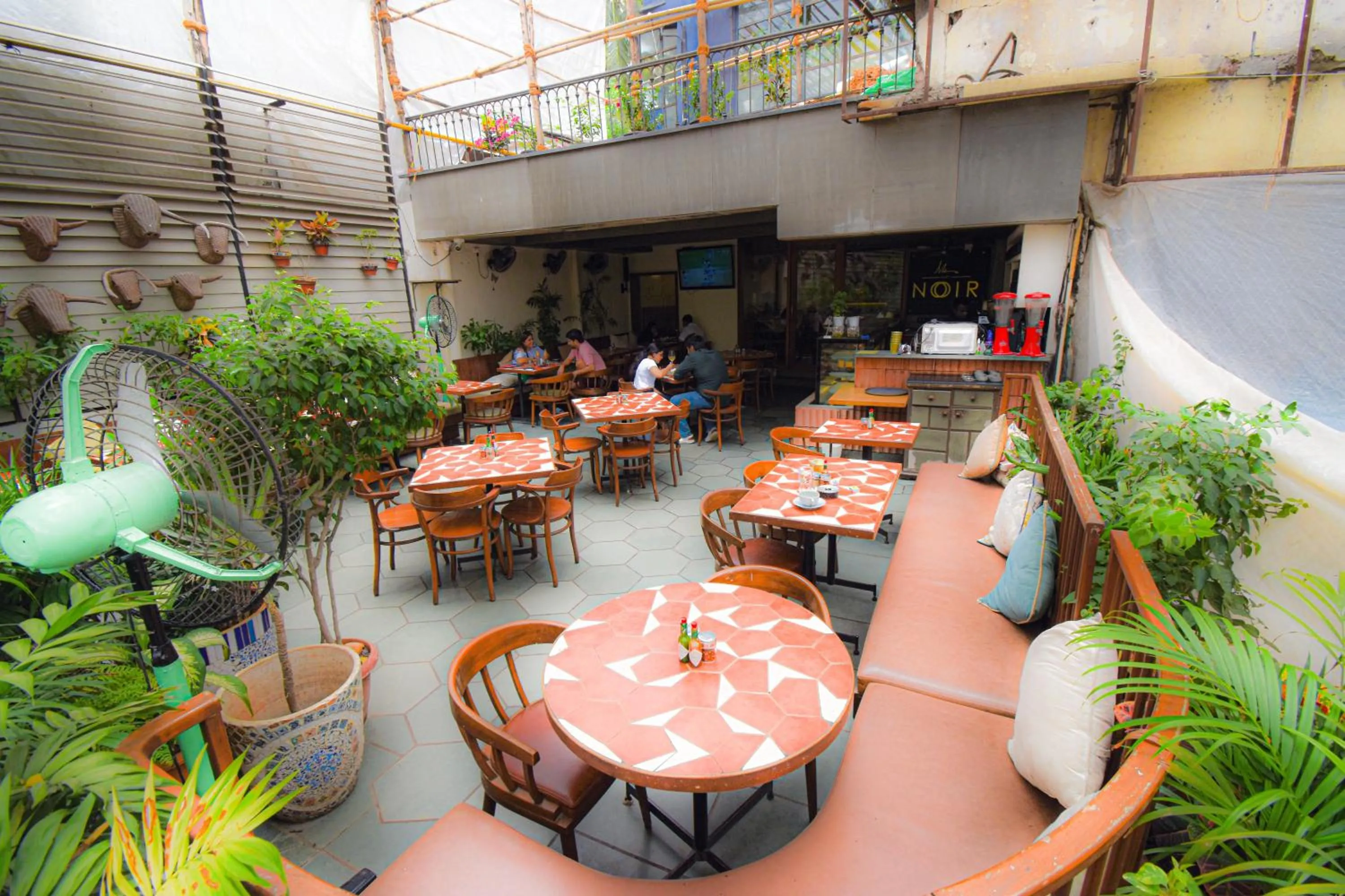 Restaurant/places to eat in Kings International Juhu