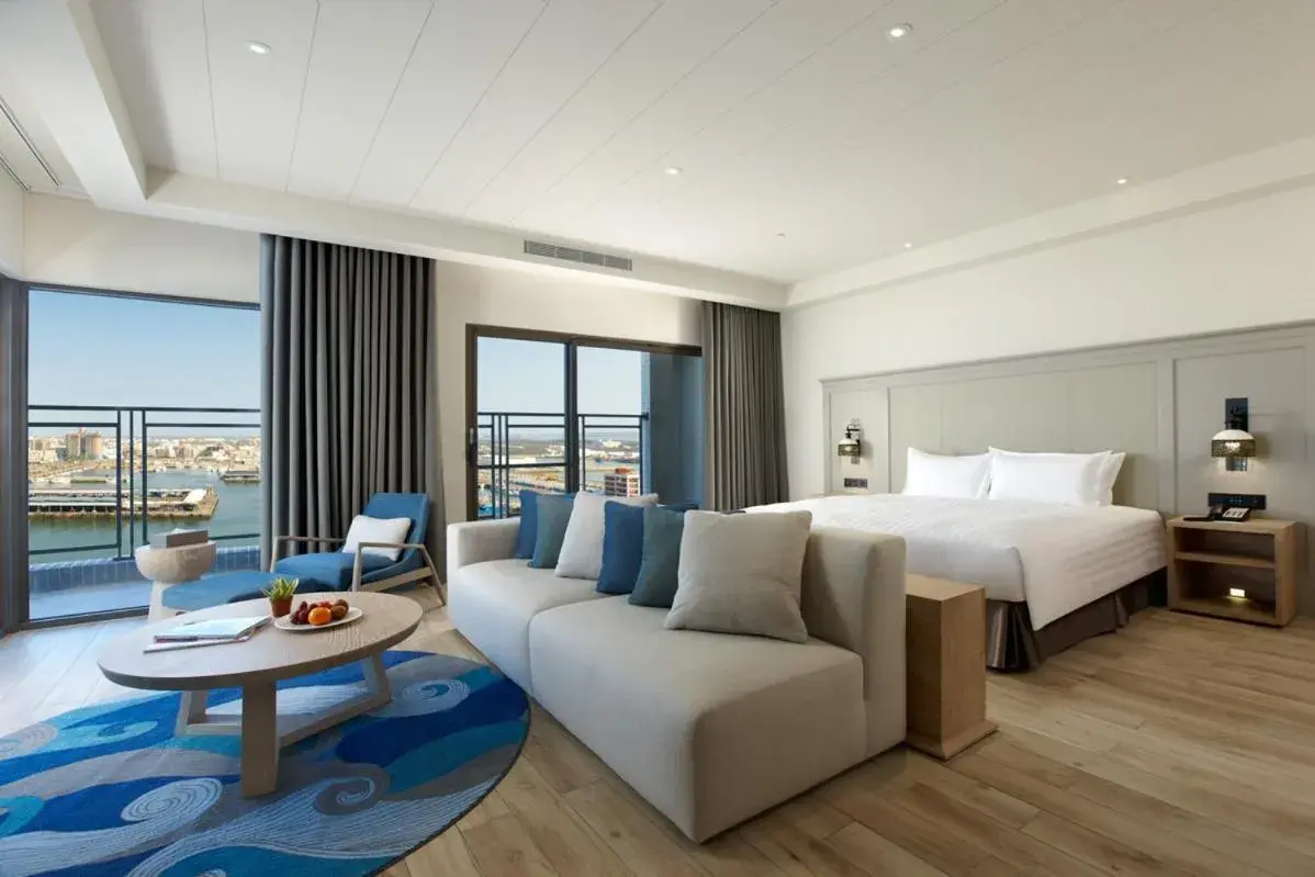 Bedroom, Bed in Discovery Hotel Bedroom, Bed in Discovery Hotel