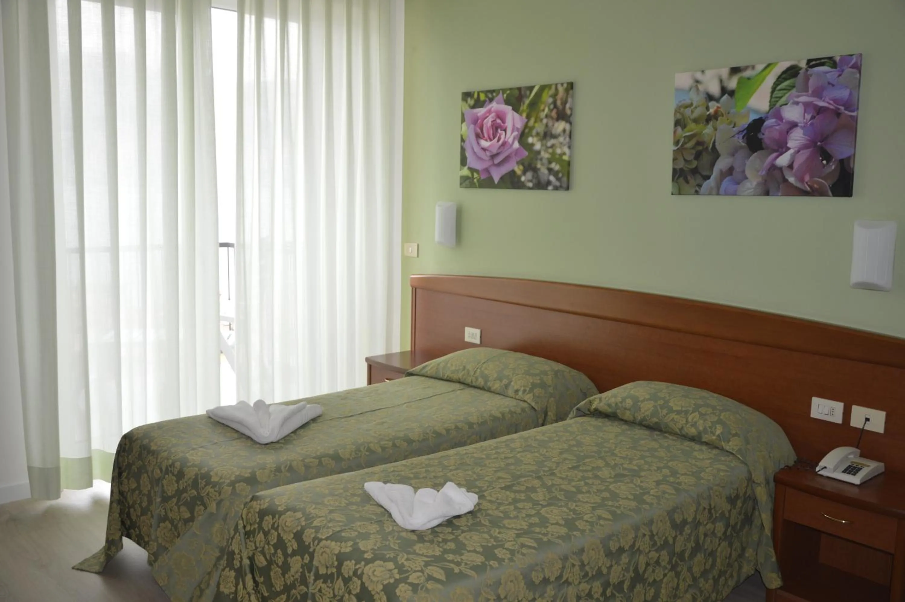 Photo of the whole room, Bed in Hotel Garni Selene