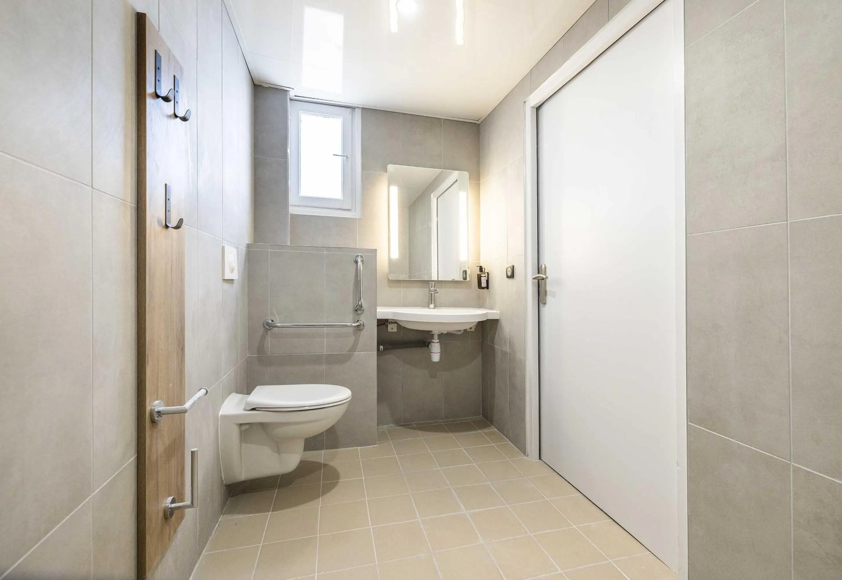 Bathroom in B&B HOTEL Perpignan Centre