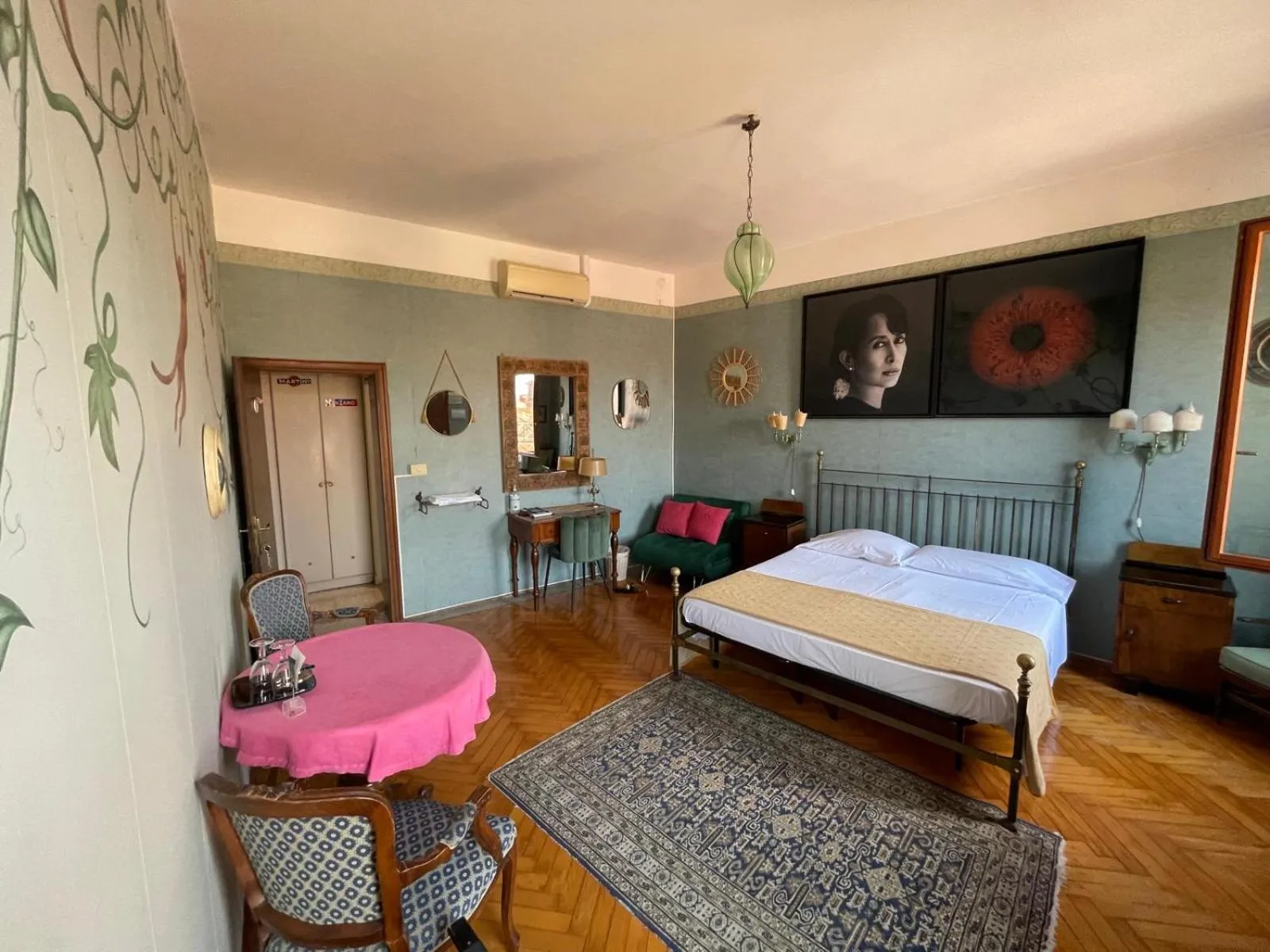 Photo of the whole room, Bed in B&B S.Marco
