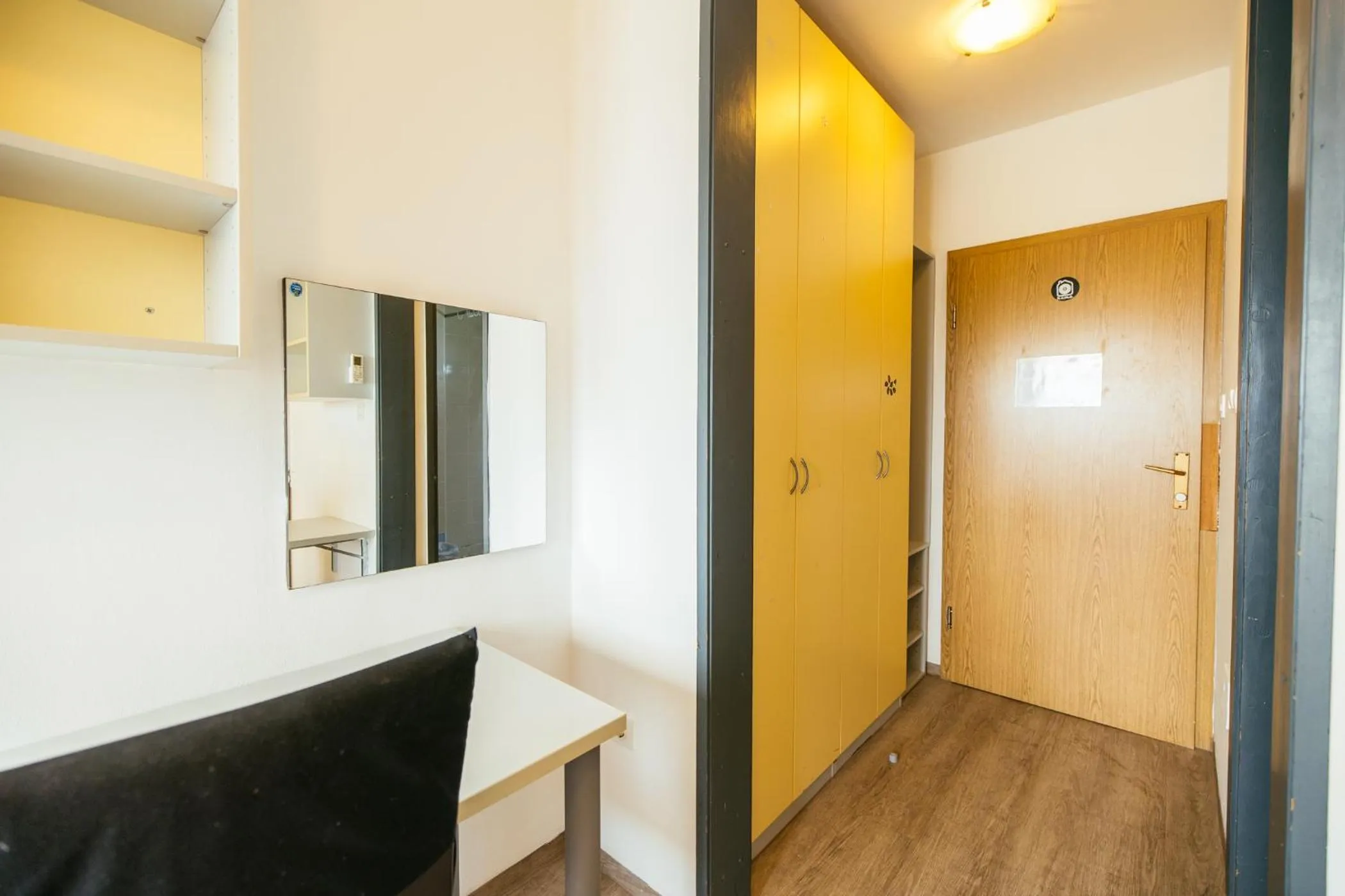 wardrobe in ŠD Portorož Hostel Korotan