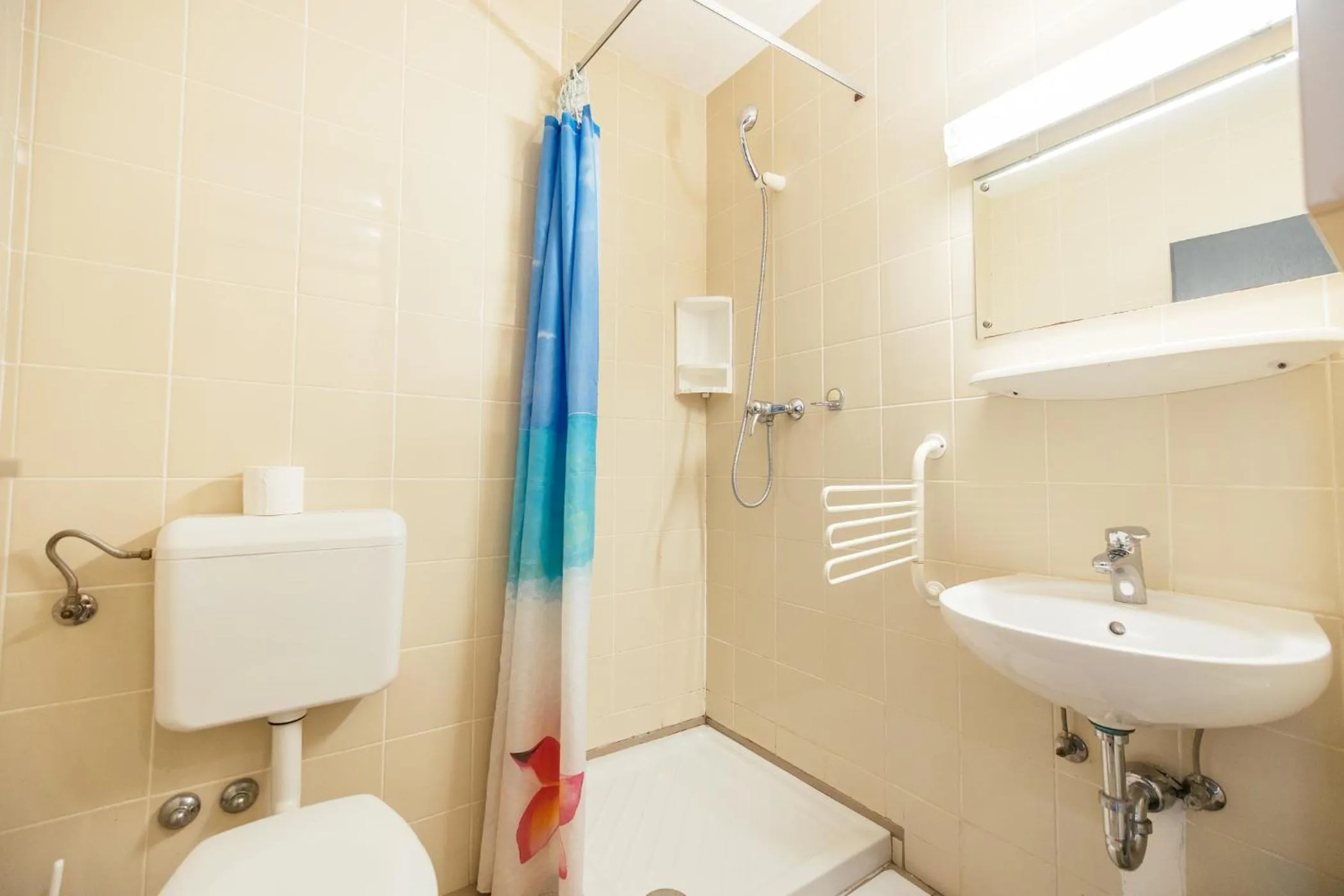 Shower in ŠD Portorož Hostel Korotan
