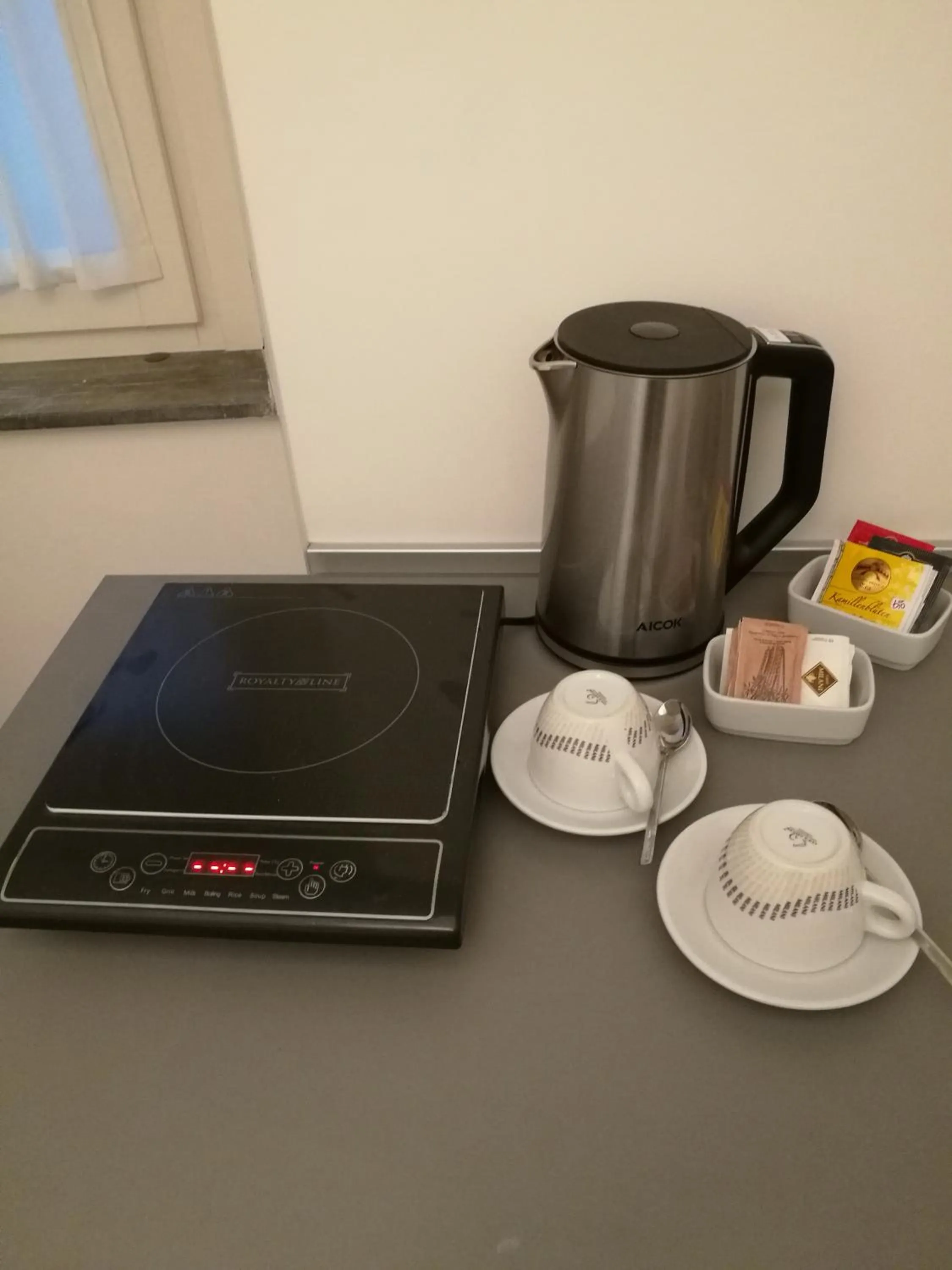 Coffee/tea facilities in Daphne Guest House