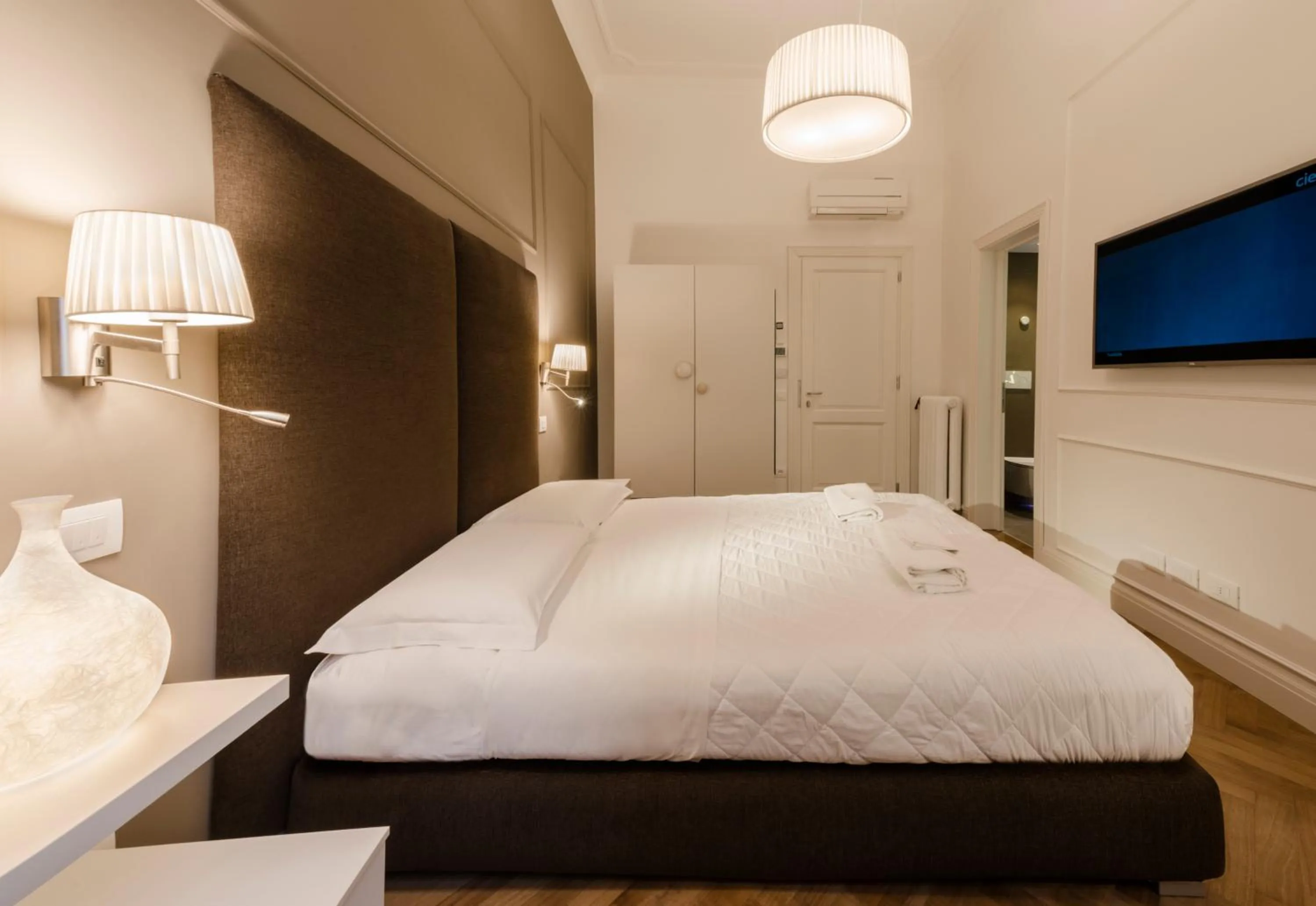 Photo of the whole room, Bed in Daphne Guest House