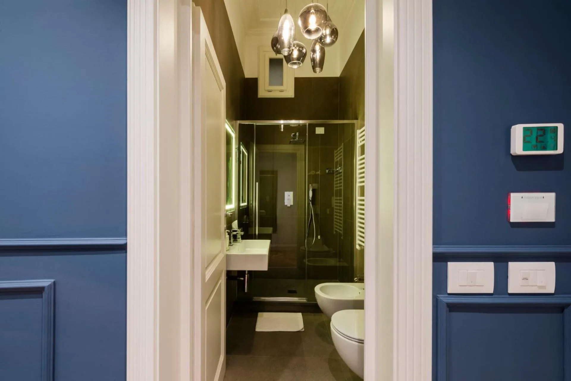 Toilet in Daphne Guest House