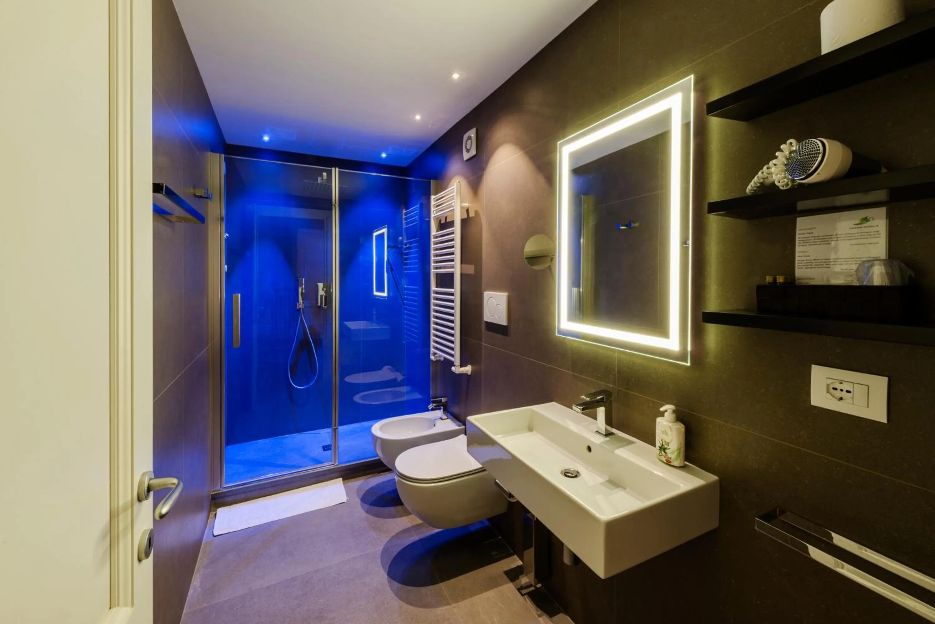 Toilet in Daphne Guest House