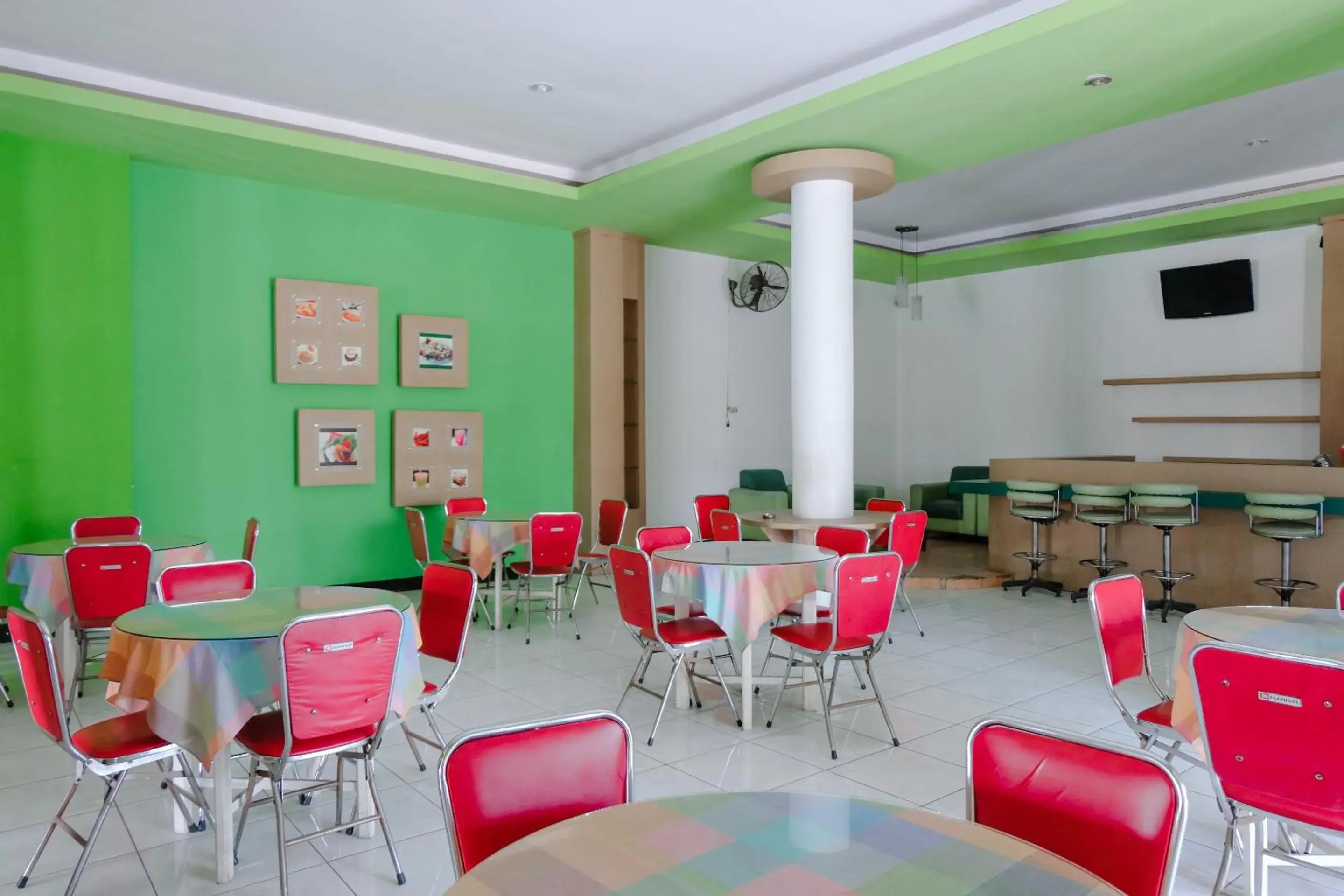 Restaurant/places to eat in Hotel Taman Indah Restaurant/places to eat in Hotel Taman Indah