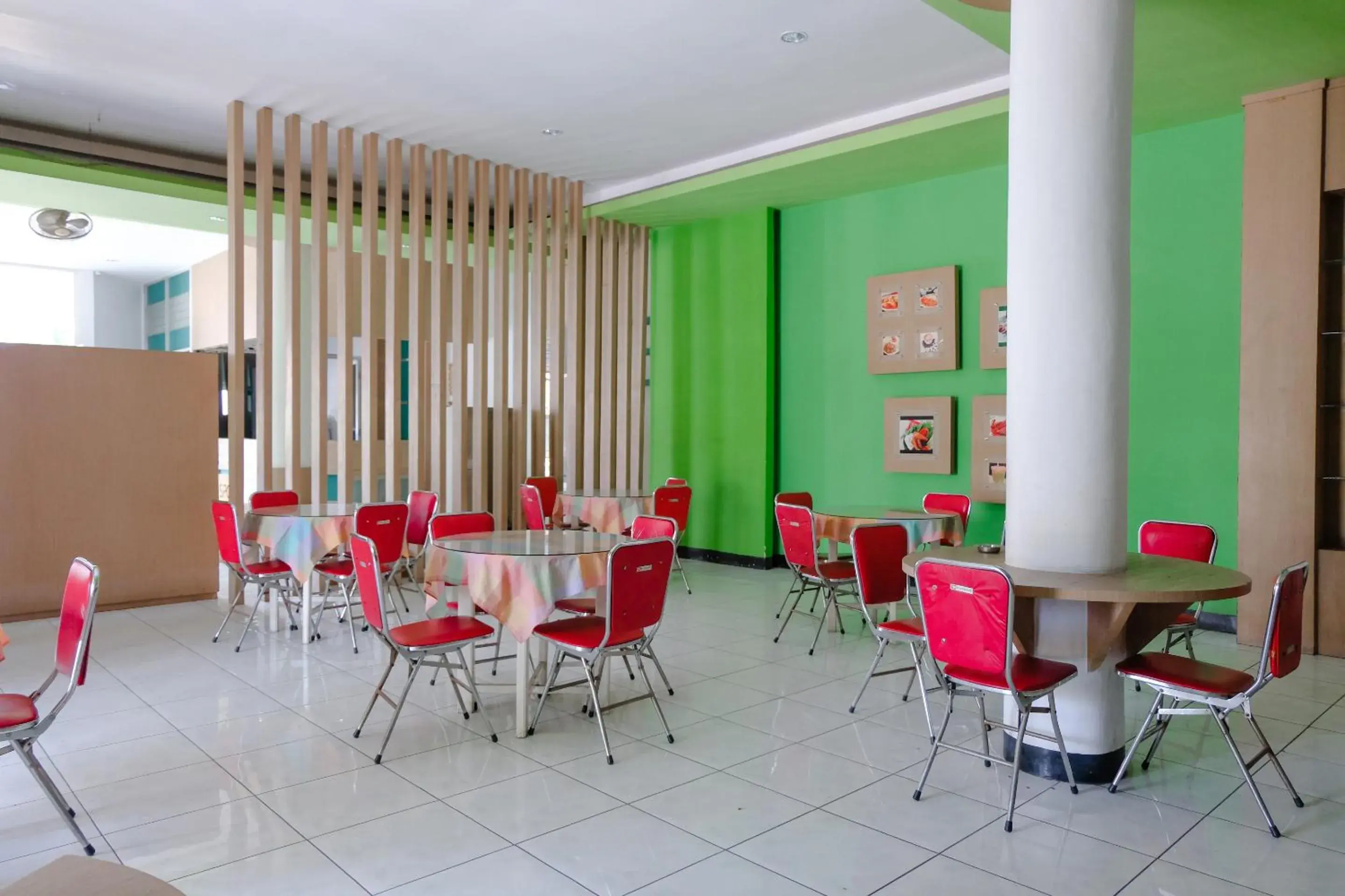 Restaurant/places to eat in Hotel Taman Indah Restaurant/places to eat in Hotel Taman Indah