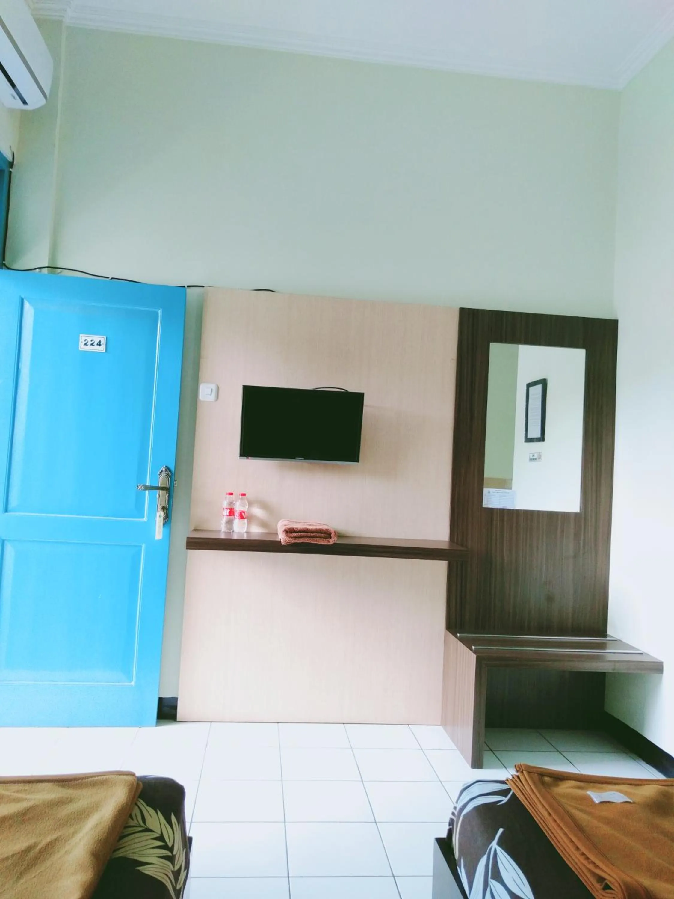 TV and multimedia in Hotel Taman Indah