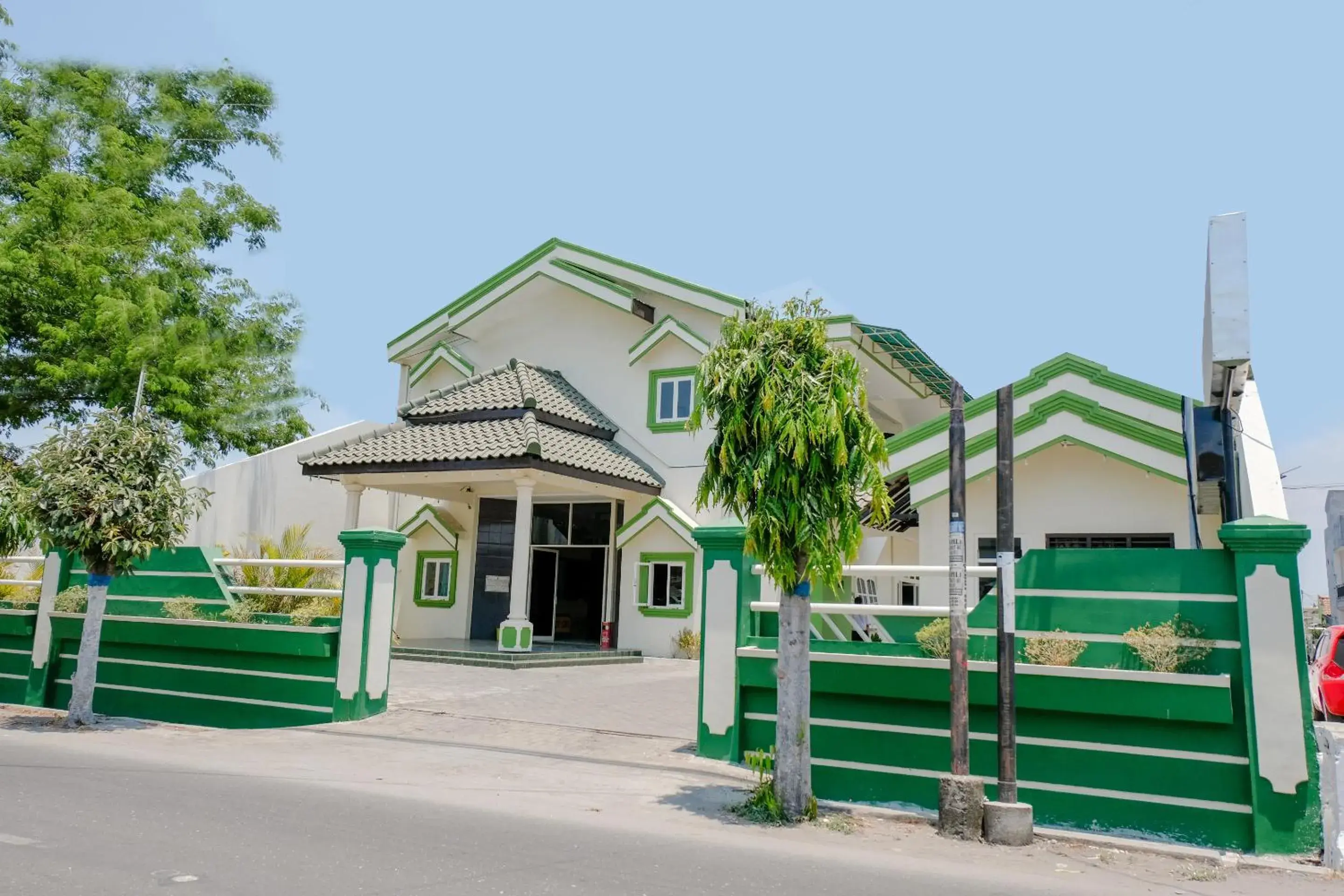 Facade/entrance in Hotel Taman Indah Facade/entrance in Hotel Taman Indah