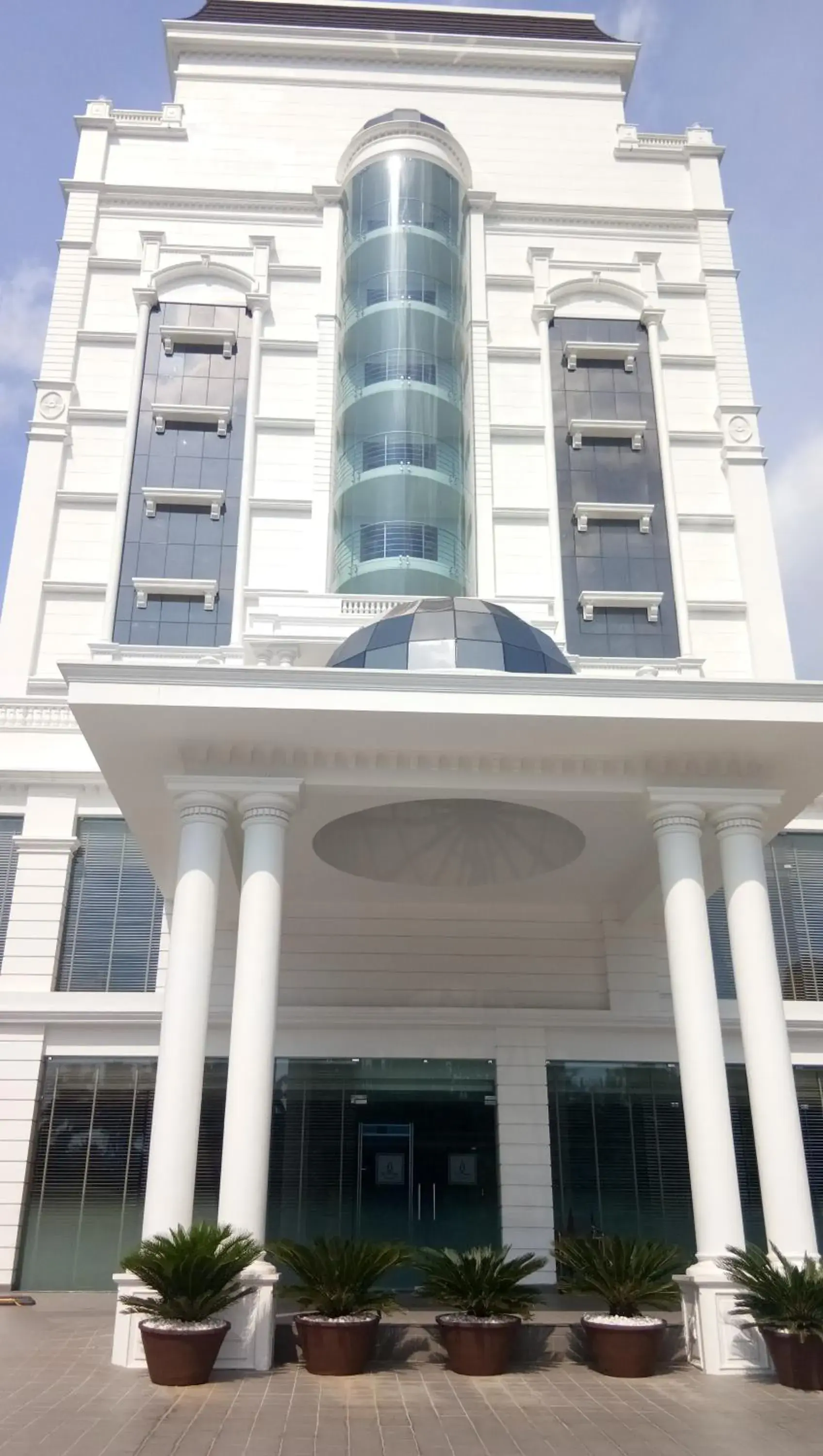 Property building in Hotel Karthika Park Property building in Hotel Karthika Park