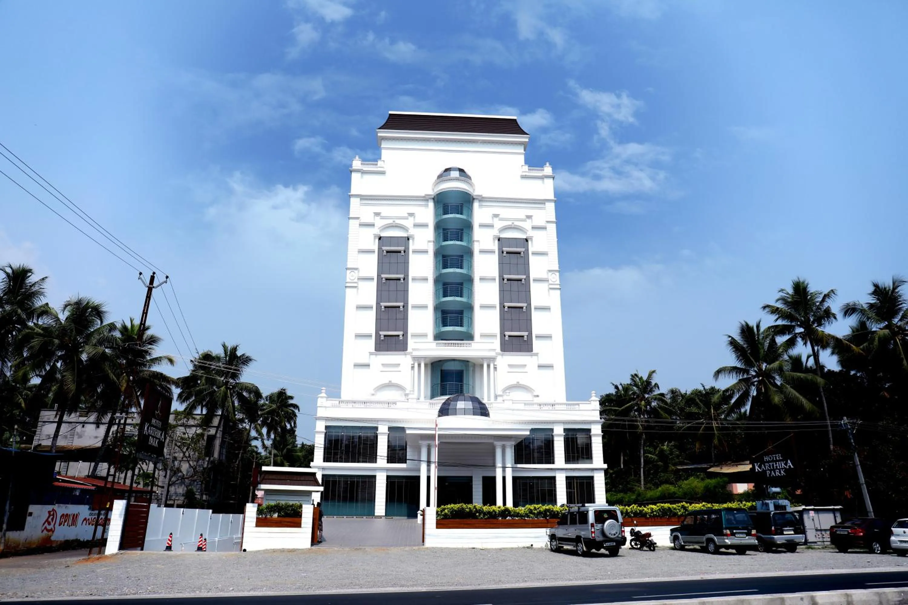 Facade/entrance in Hotel Karthika Park