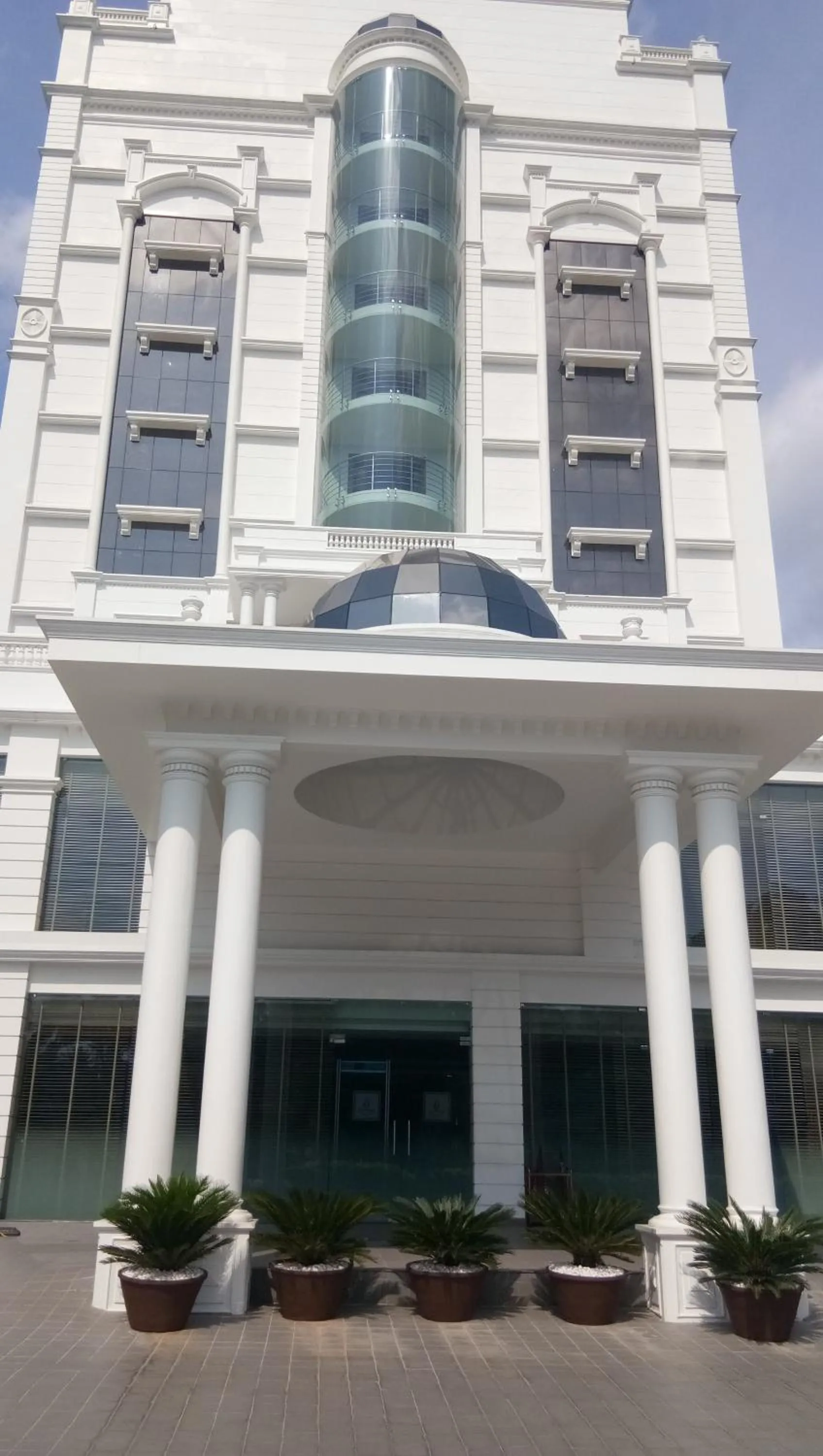 Property building in Hotel Karthika Park