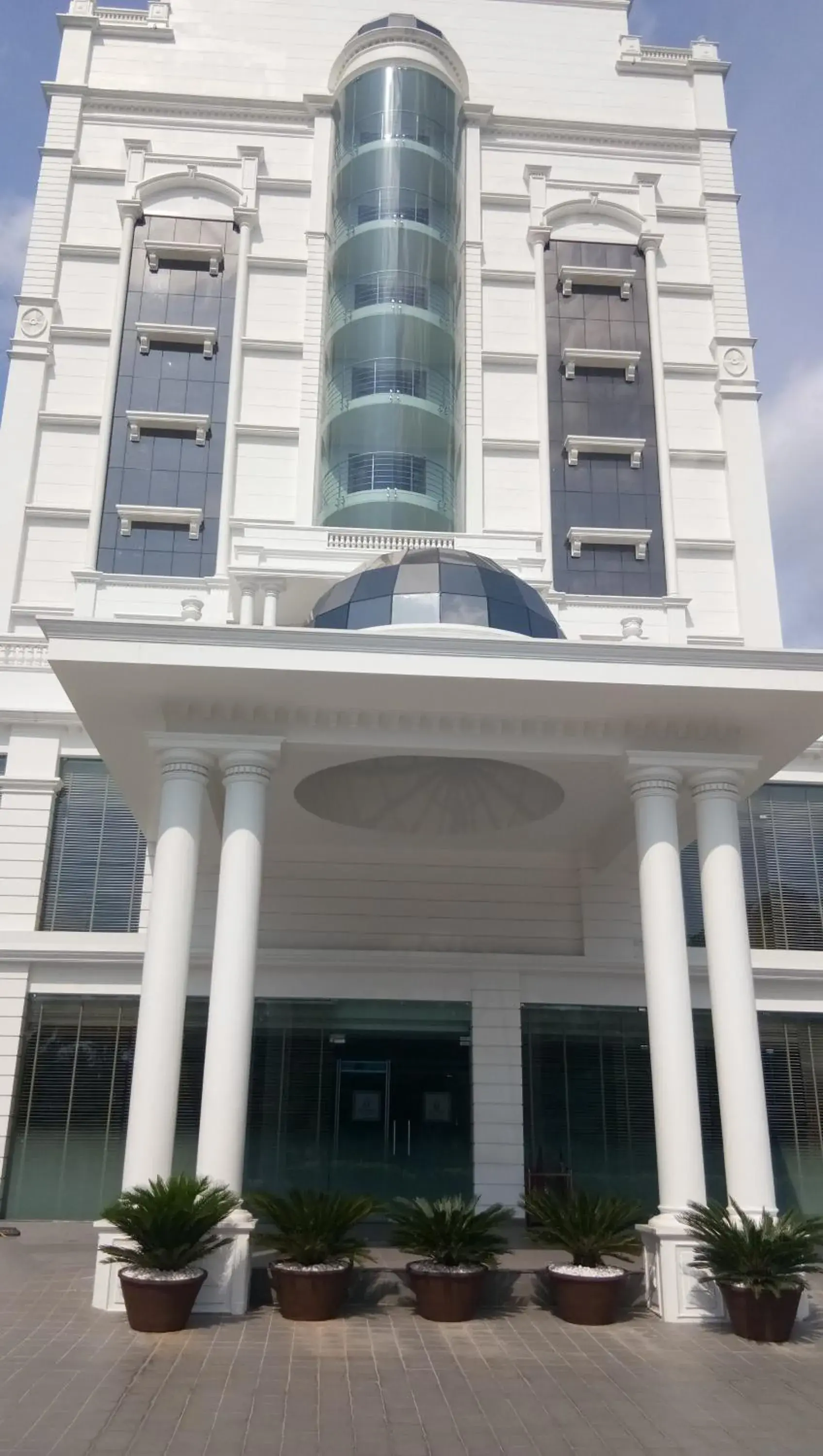 Property building in Hotel Karthika Park Property building in Hotel Karthika Park