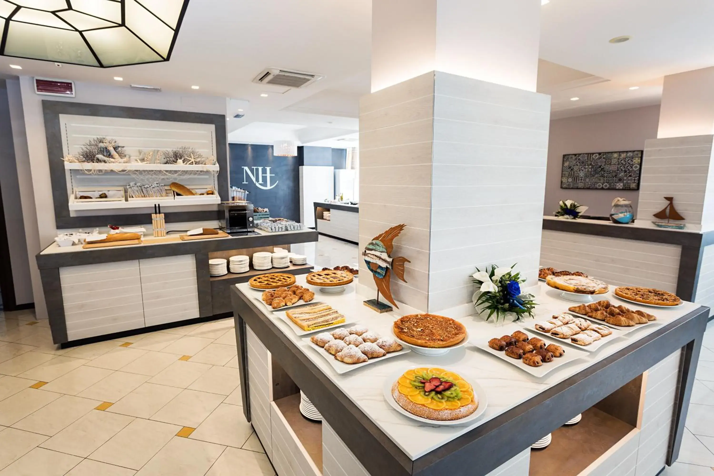 Buffet breakfast, Restaurant/Places to Eat in Hotel Alexander