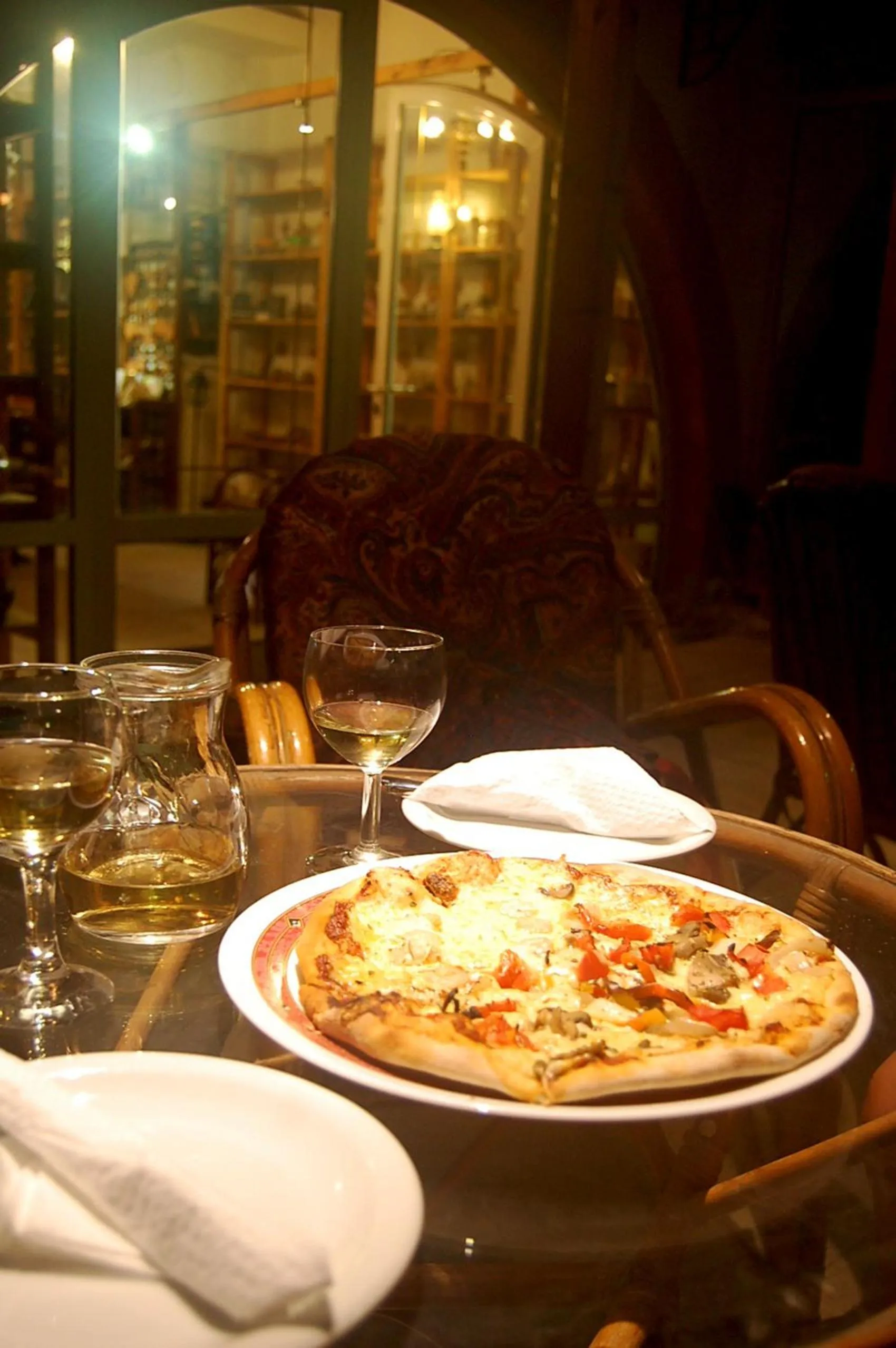 Restaurant/places to eat in Violetta Hotel