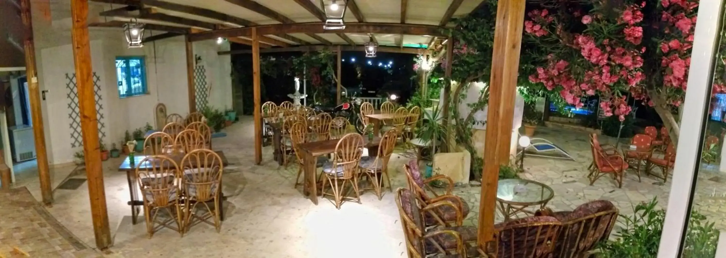 Restaurant/places to eat in Violetta Hotel Restaurant/places to eat in Violetta Hotel